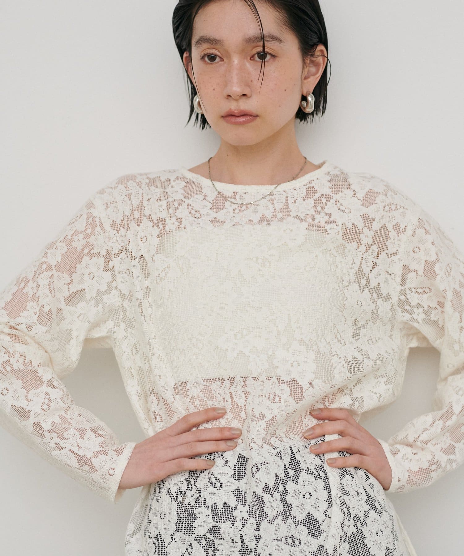 LARUTA(ラルータ) フラワーエンブロイダリーブラウス