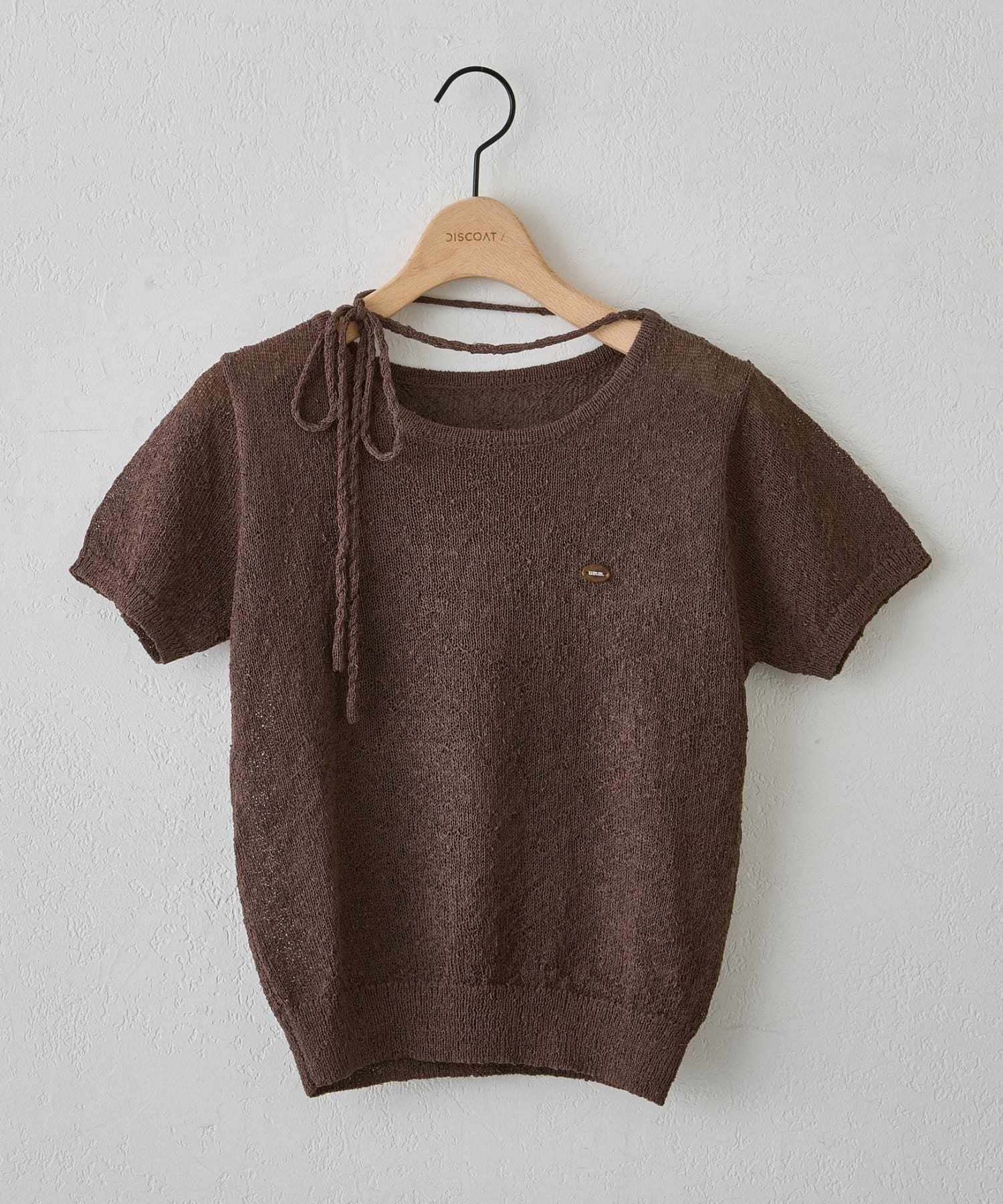 DISCOAT(ディスコート) 【umm.】プレート付チョーカー半袖PO