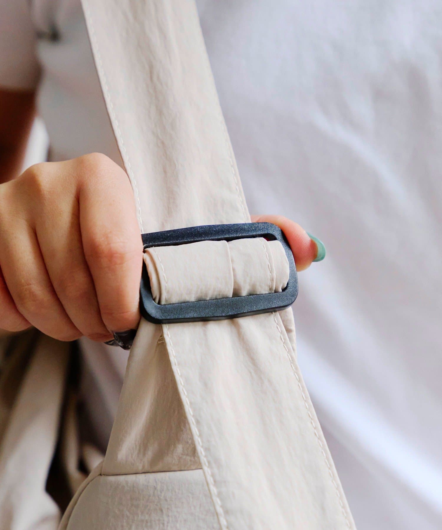 salut!(サリュ) 《7つのポケット付き》多収納ナイロンショルダーバッグ