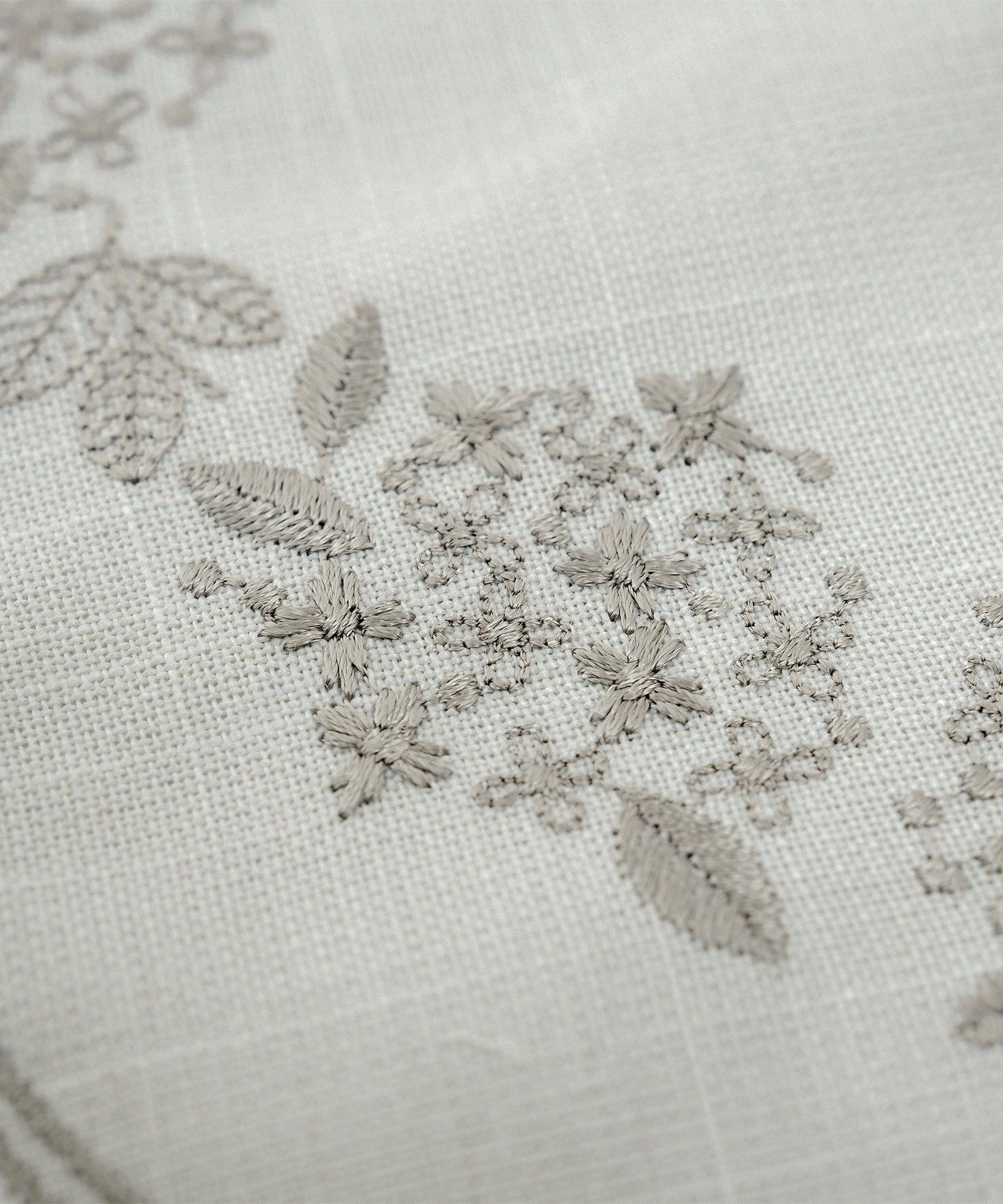 salut!(サリュ) あじさい刺繍ドイリー：25cm／hortensia