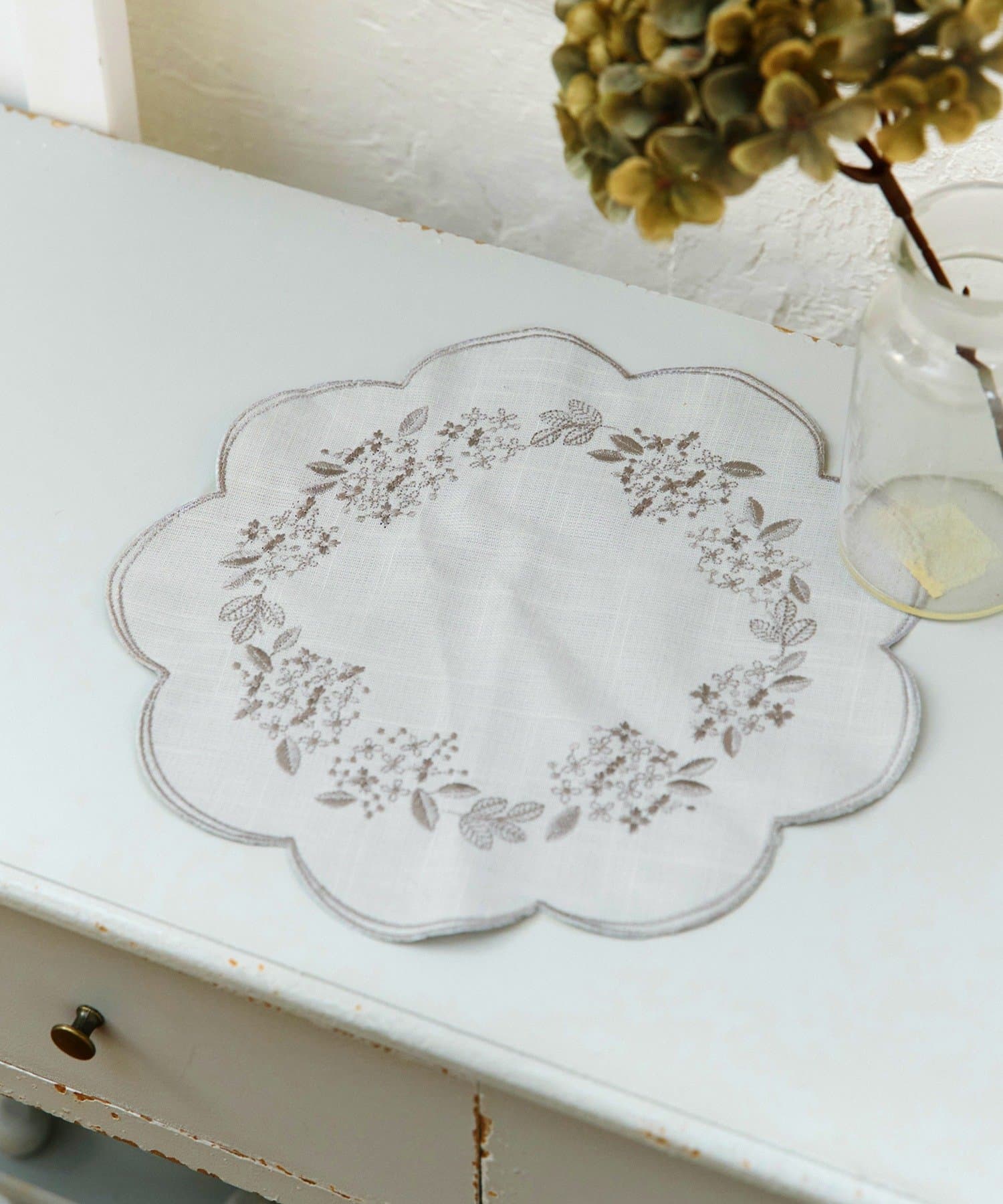 salut!(サリュ) あじさい刺繍ドイリー：25cm／hortensia