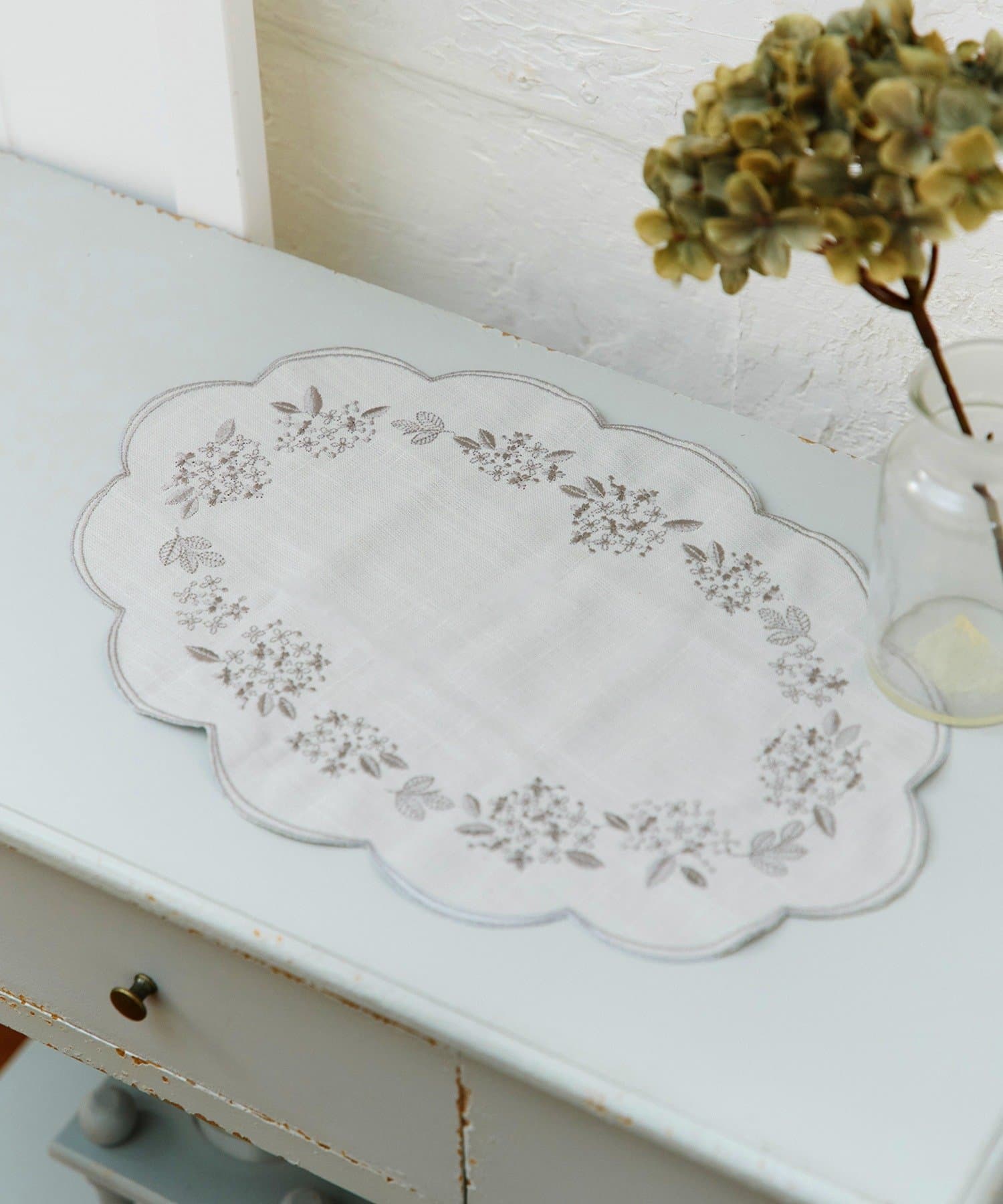 salut!(サリュ) あじさい刺繍ドイリー：36×24cm／hortensia