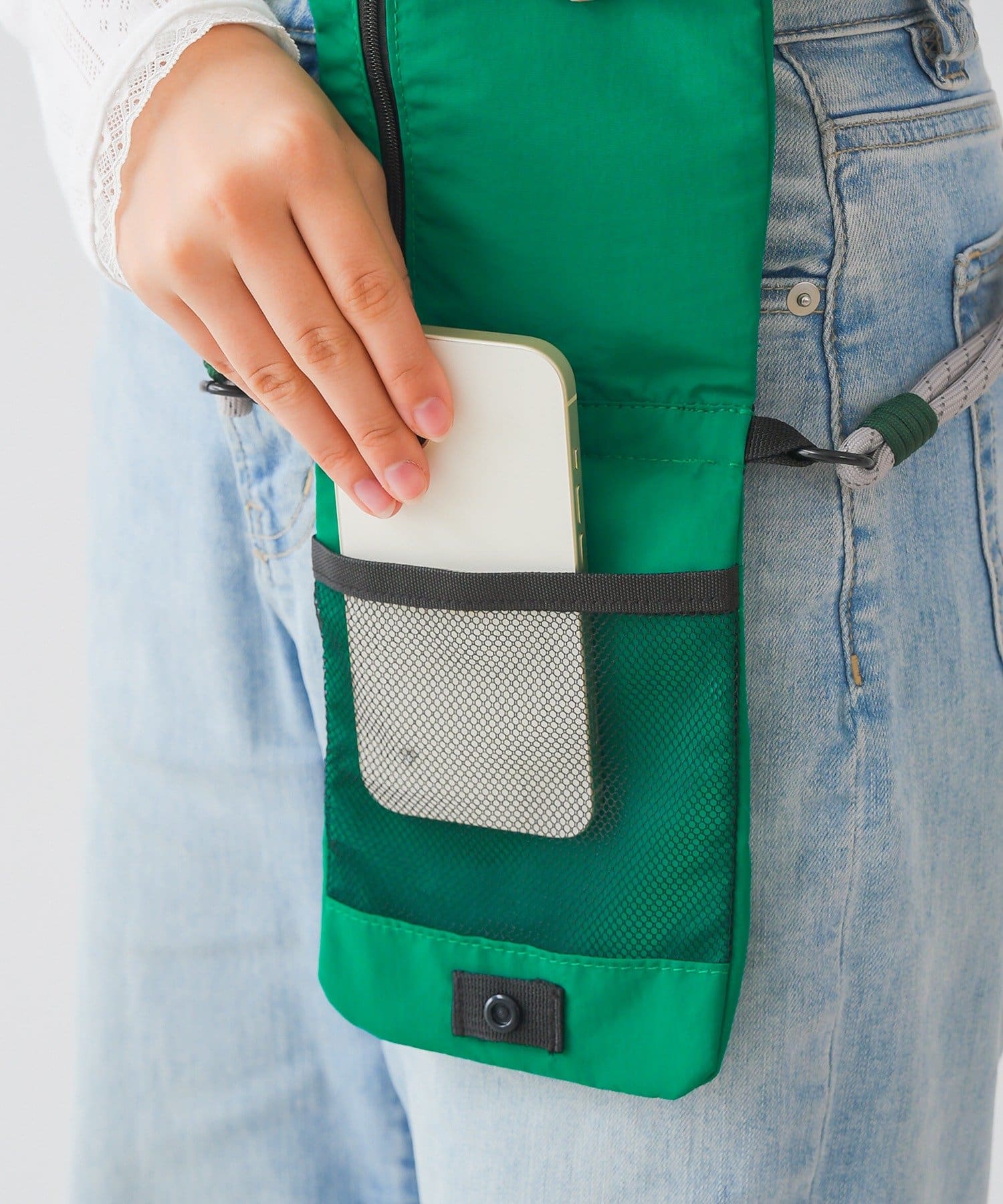 3COINS(スリーコインズ) 紐付きサコッシュ