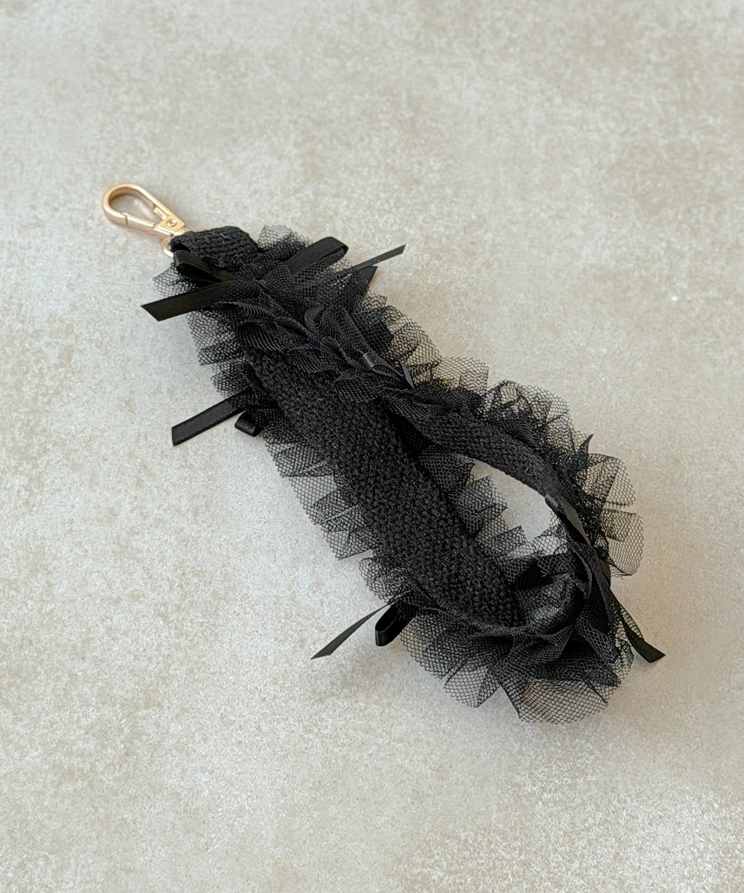 3COINS(スリーコインズ) リボンチュールハンドストラップ