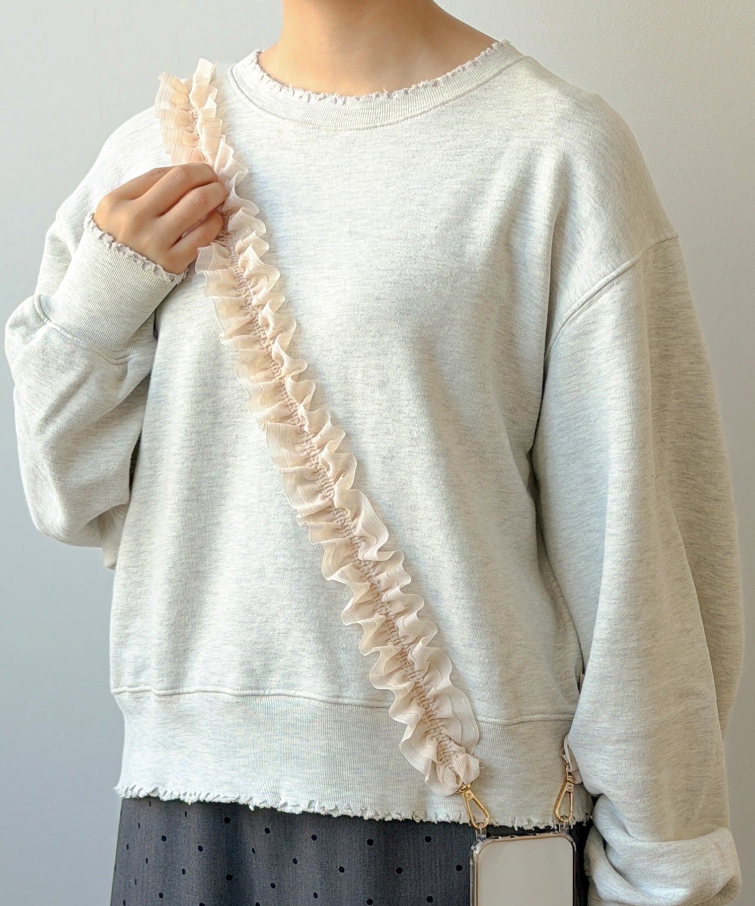 3COINS(スリーコインズ) フリルラメストライプスマホショルダー