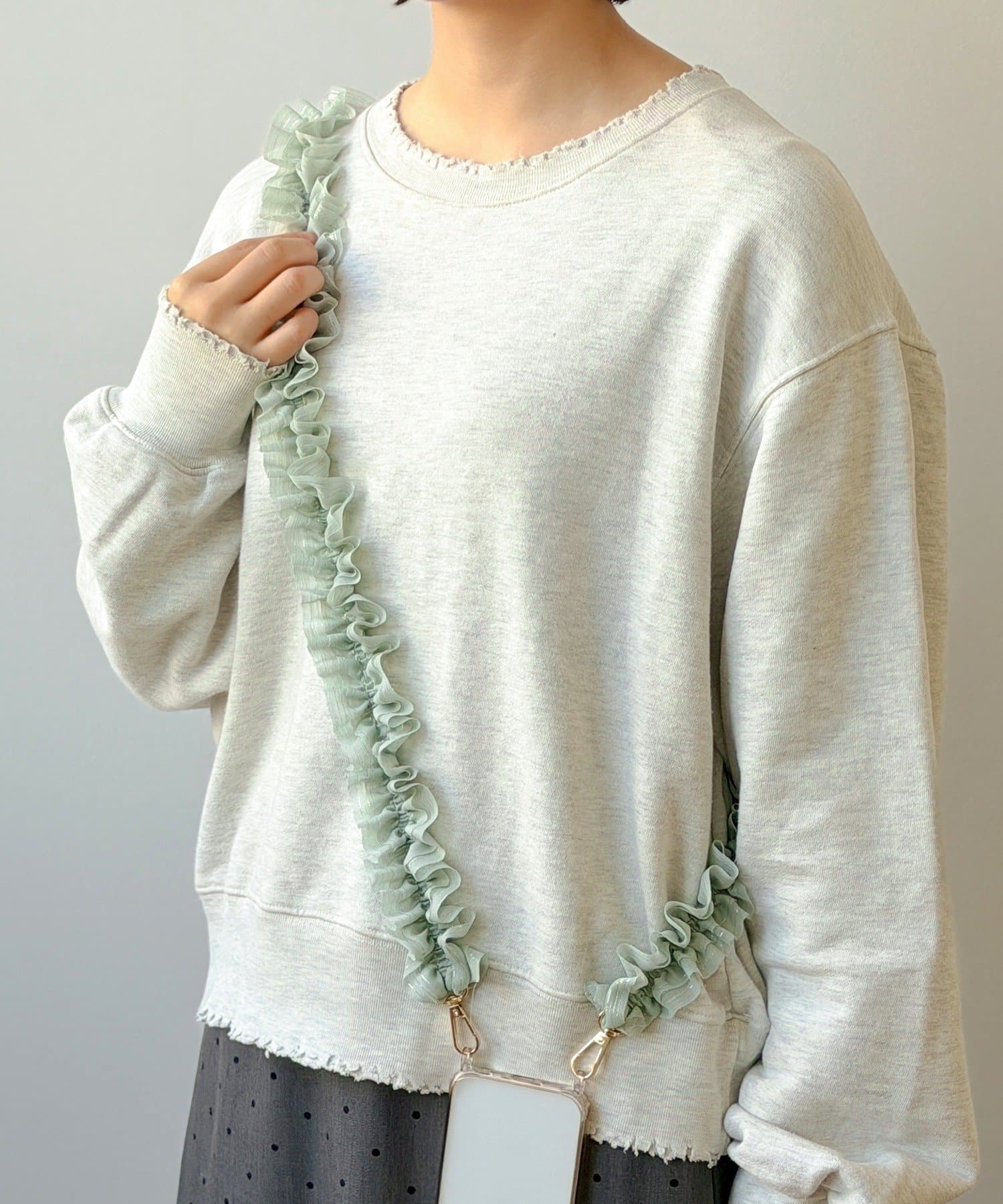 3COINS(スリーコインズ) フリルラメストライプスマホショルダー