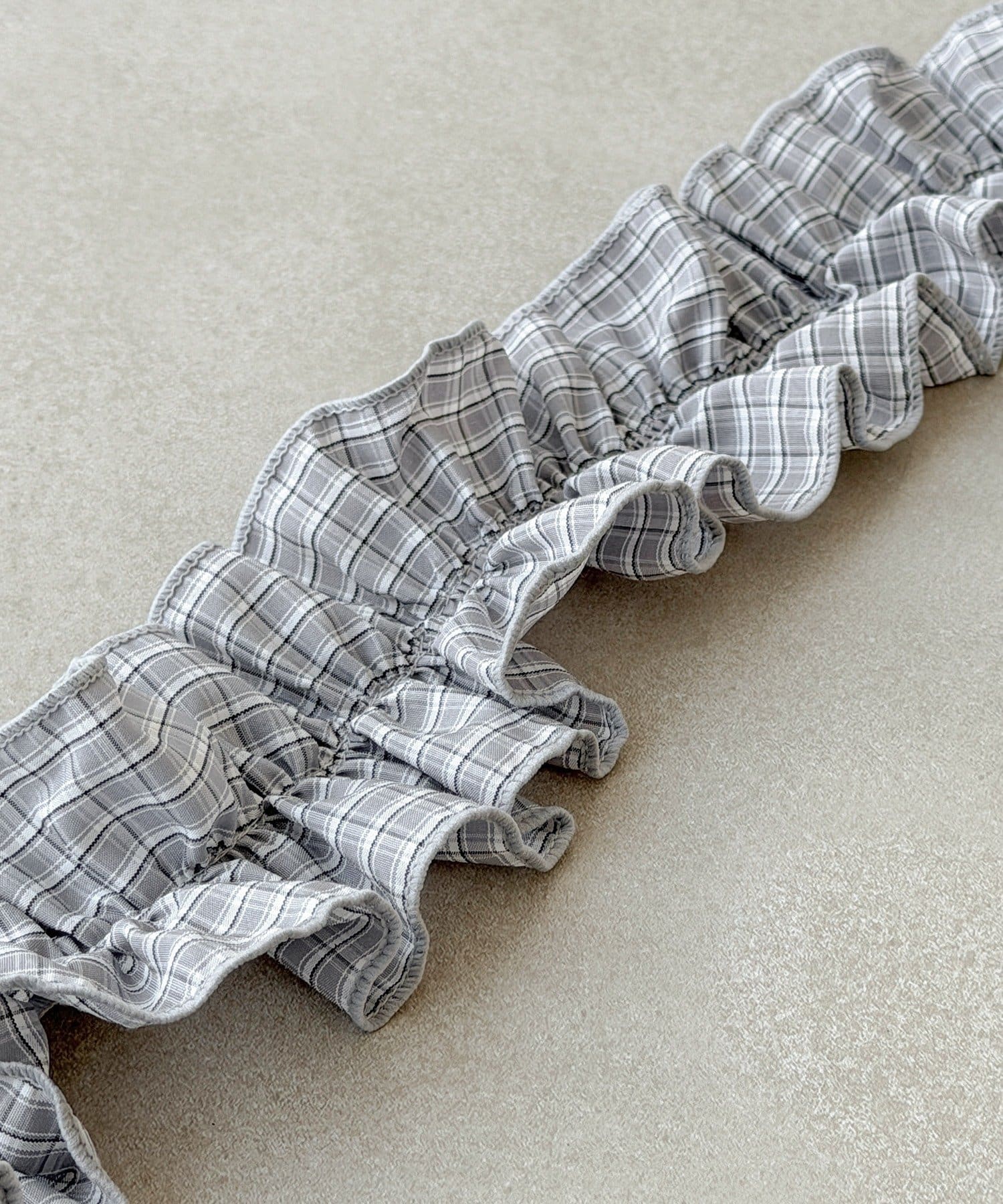 3COINS(スリーコインズ) チェックフリルスマホショルダー