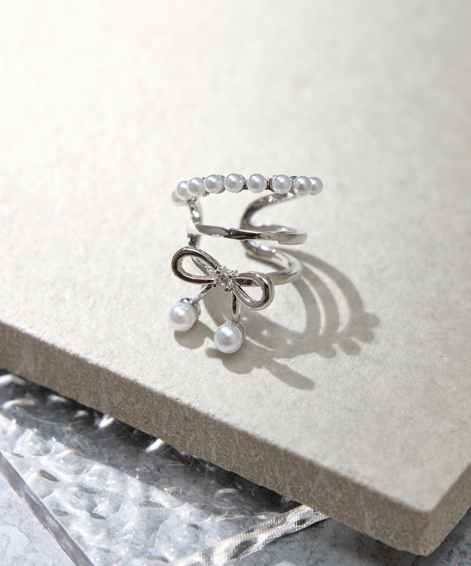 Lattice(ラティス) パールリボンイヤカフ