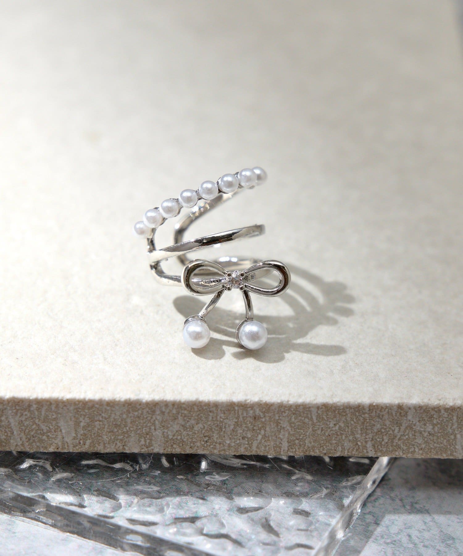 Lattice(ラティス) パールリボンイヤカフ