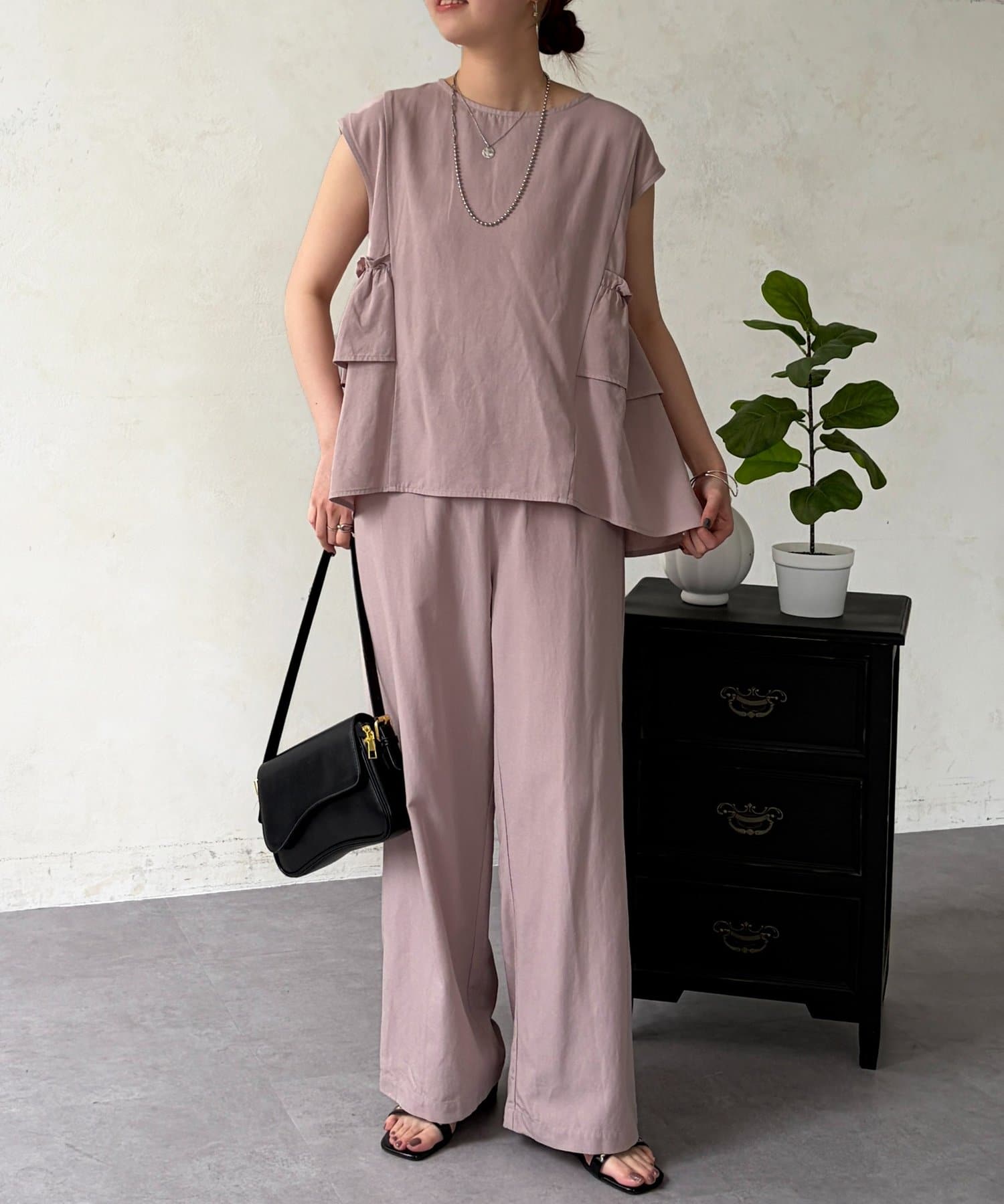 Chez toi(シェトワ) バックフリルブラウス×パンツSET