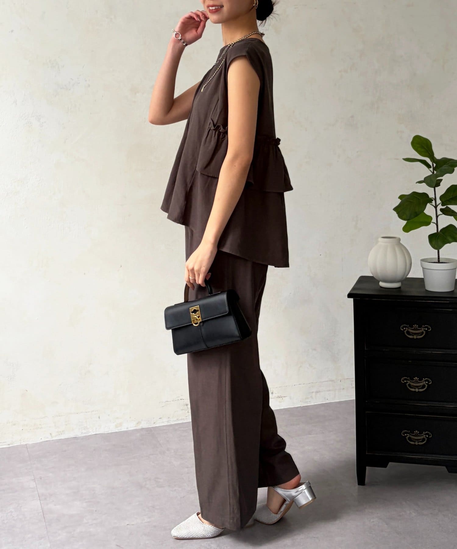 Chez toi(シェトワ) バックフリルブラウス×パンツSET