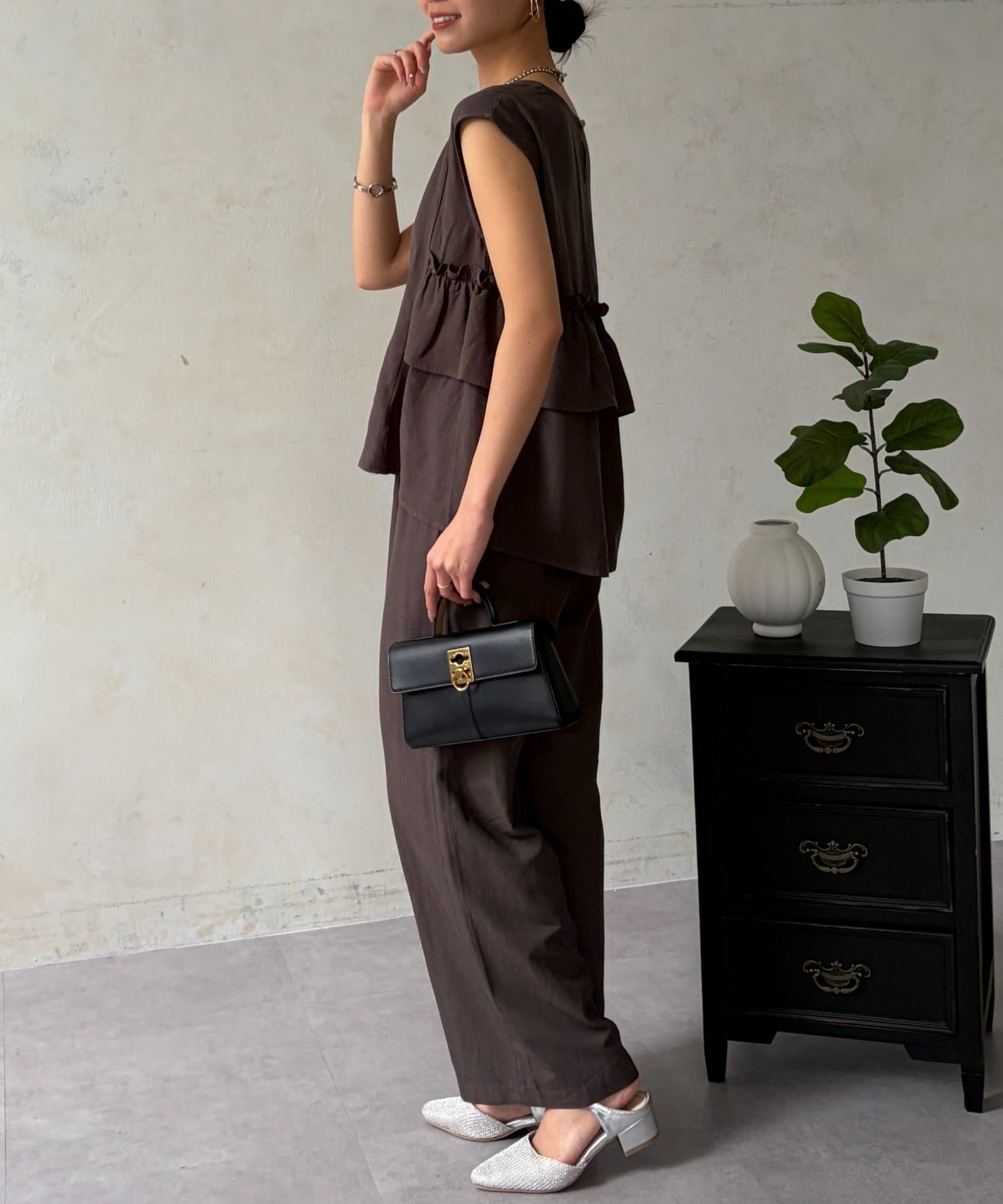 Chez toi(シェトワ) バックフリルブラウス×パンツSET