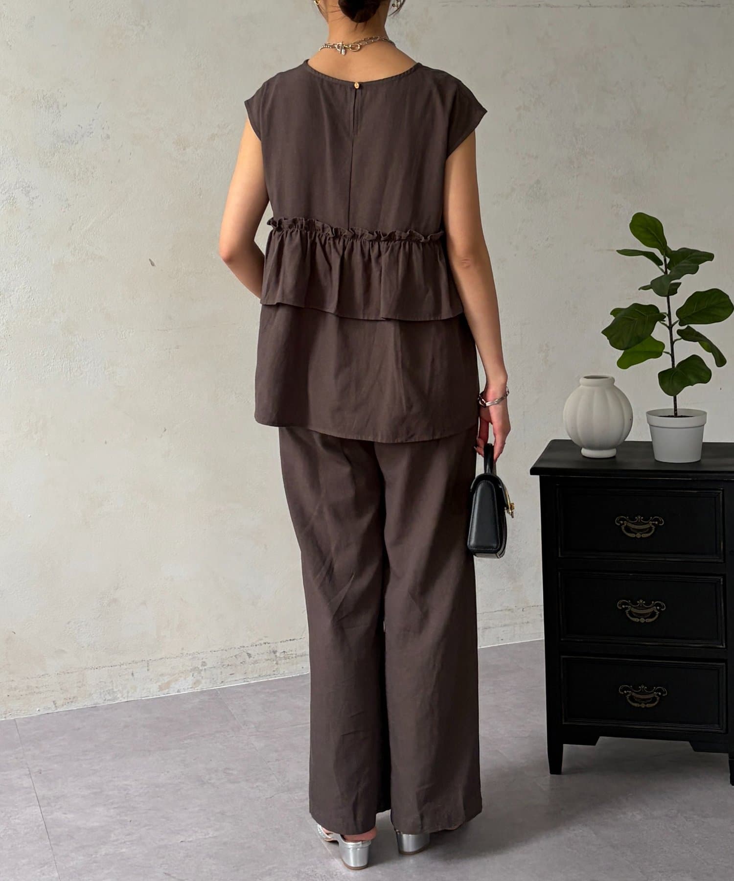 Chez toi(シェトワ) バックフリルブラウス×パンツSET