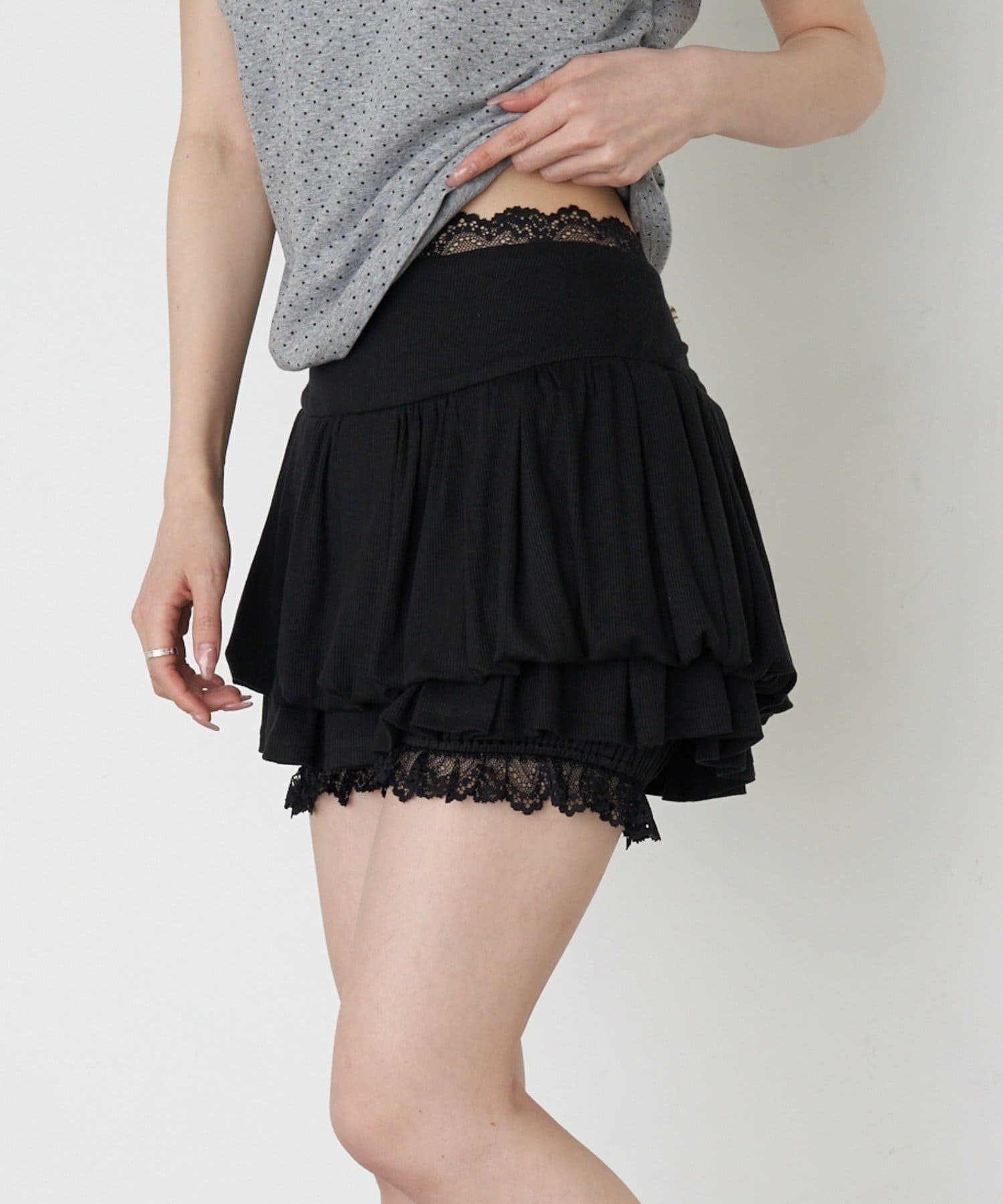 RAY CASSIN(レイカズン) 【無地 / ドット / 花柄】カットティアードバルーンミニスカート