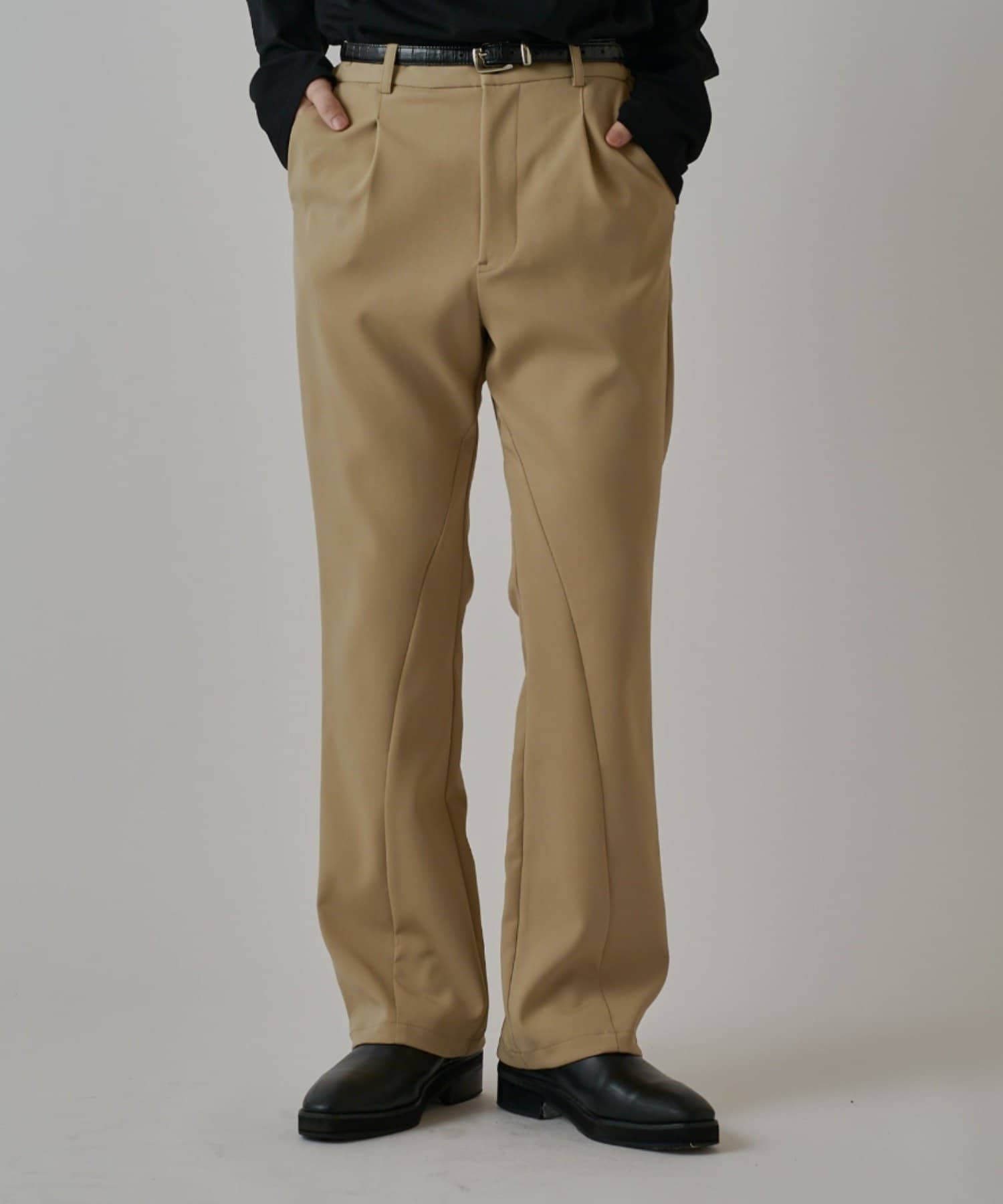 Lui's(ルイス) ドライタッチセミフレアパンツ