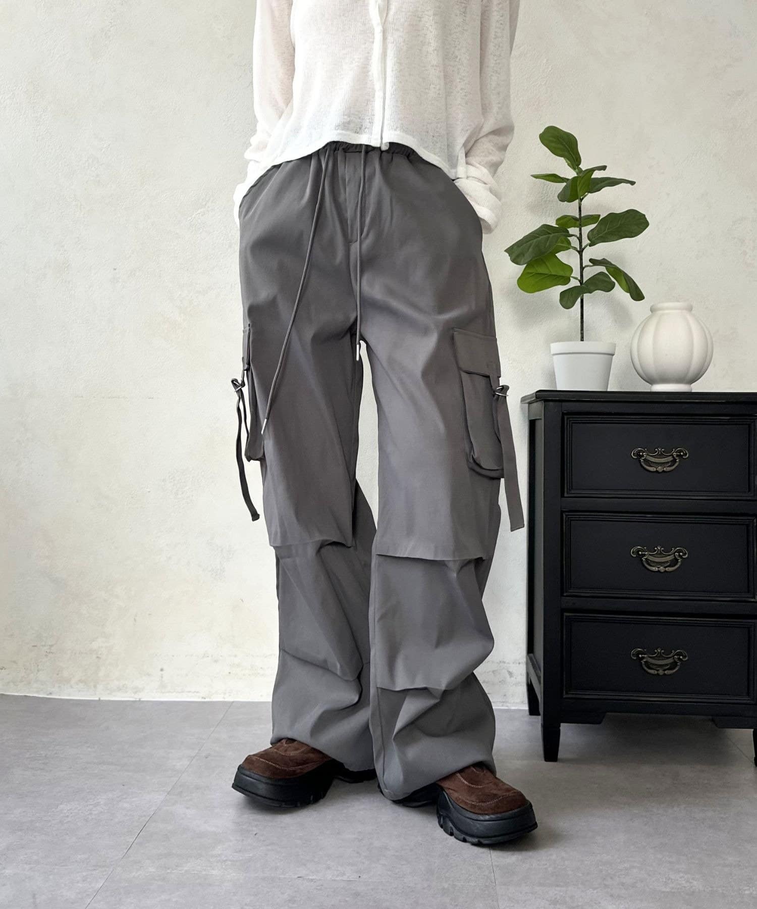 LOCUST(ローカスト) タブ付きカーゴパンツ