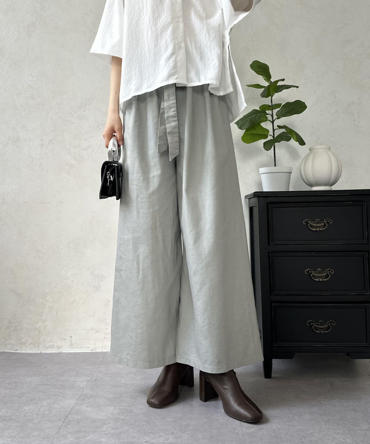 LOCUST(ローカスト) クロップドスラブデニム