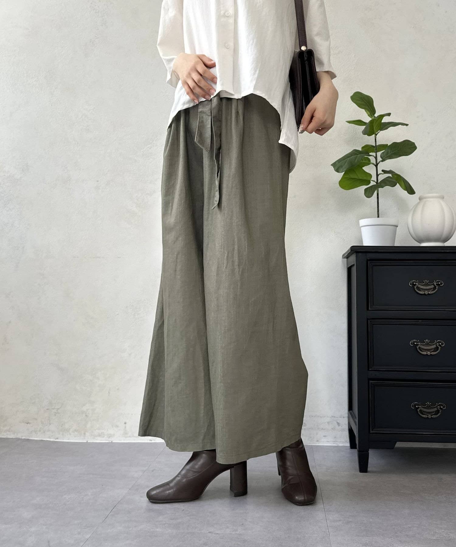 LOCUST(ローカスト) クロップドスラブデニム