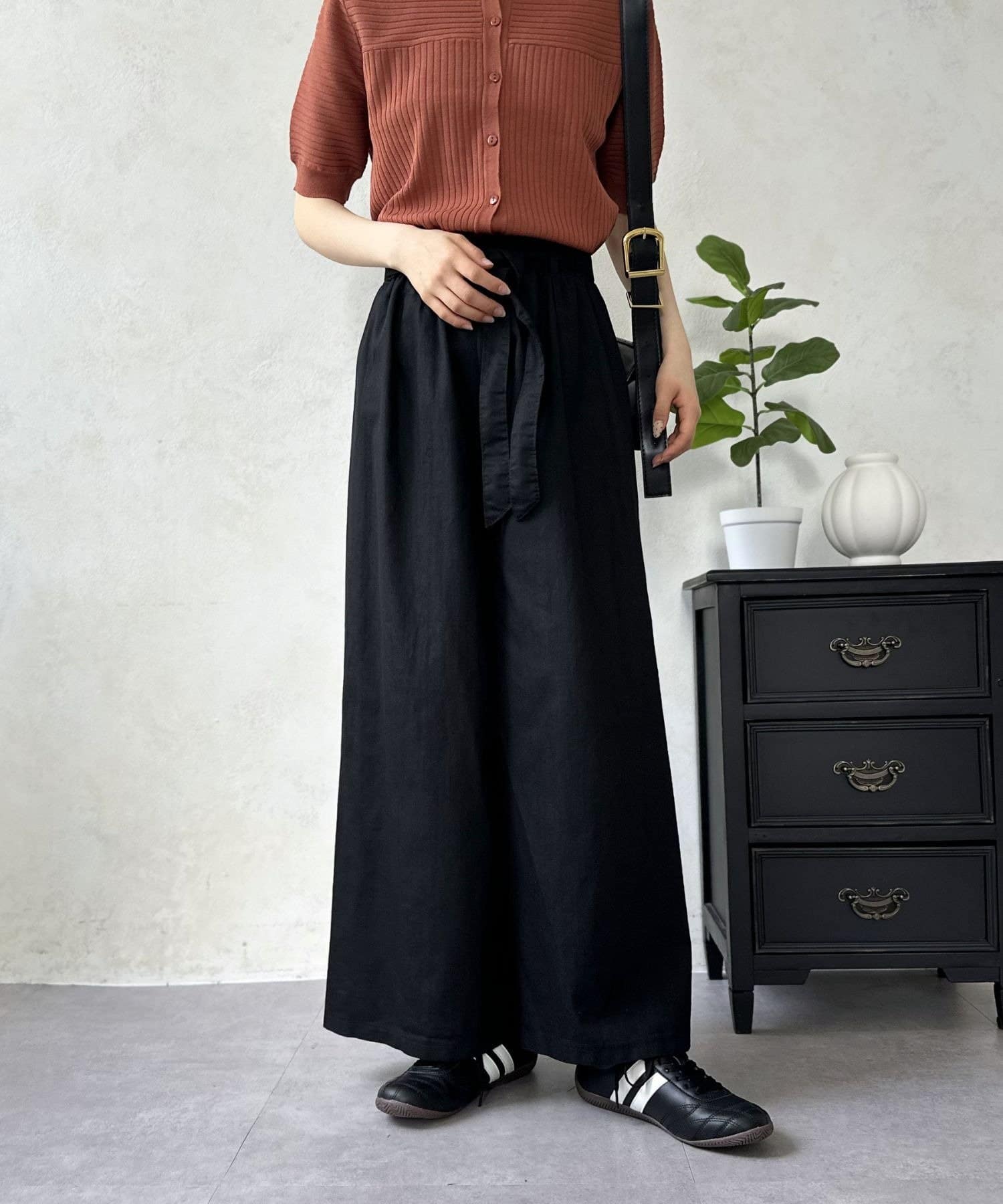 LOCUST(ローカスト) クロップドスラブデニム