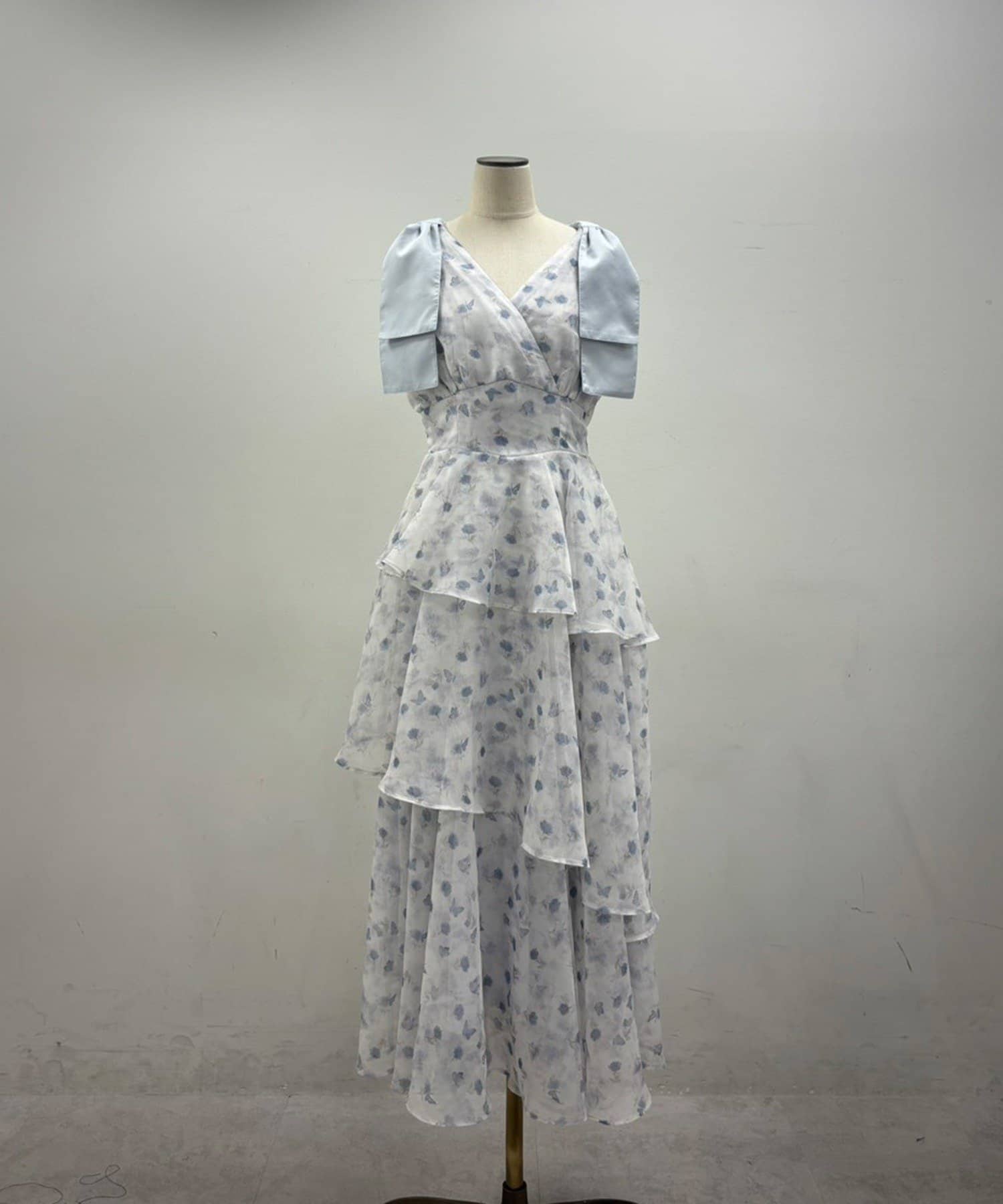 one after another NICE CLAUP(ワンアフターアナザー ナイスクラップ) 【LouLoumei】肩リボンティアードワンピース