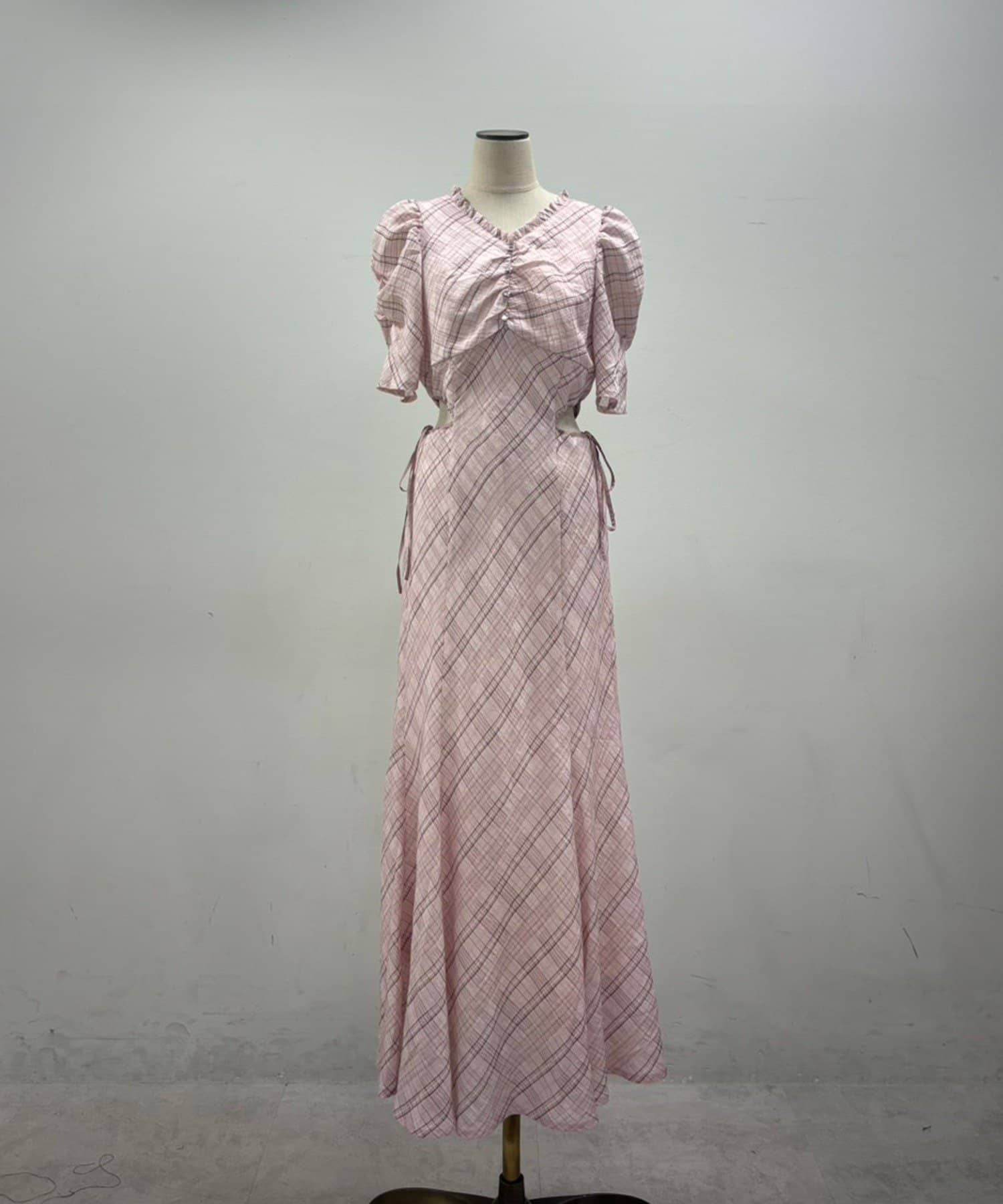 one after another NICE CLAUP(ワンアフターアナザー ナイスクラップ) 【LouLoumei】サイドカットデザインチェックワンピース