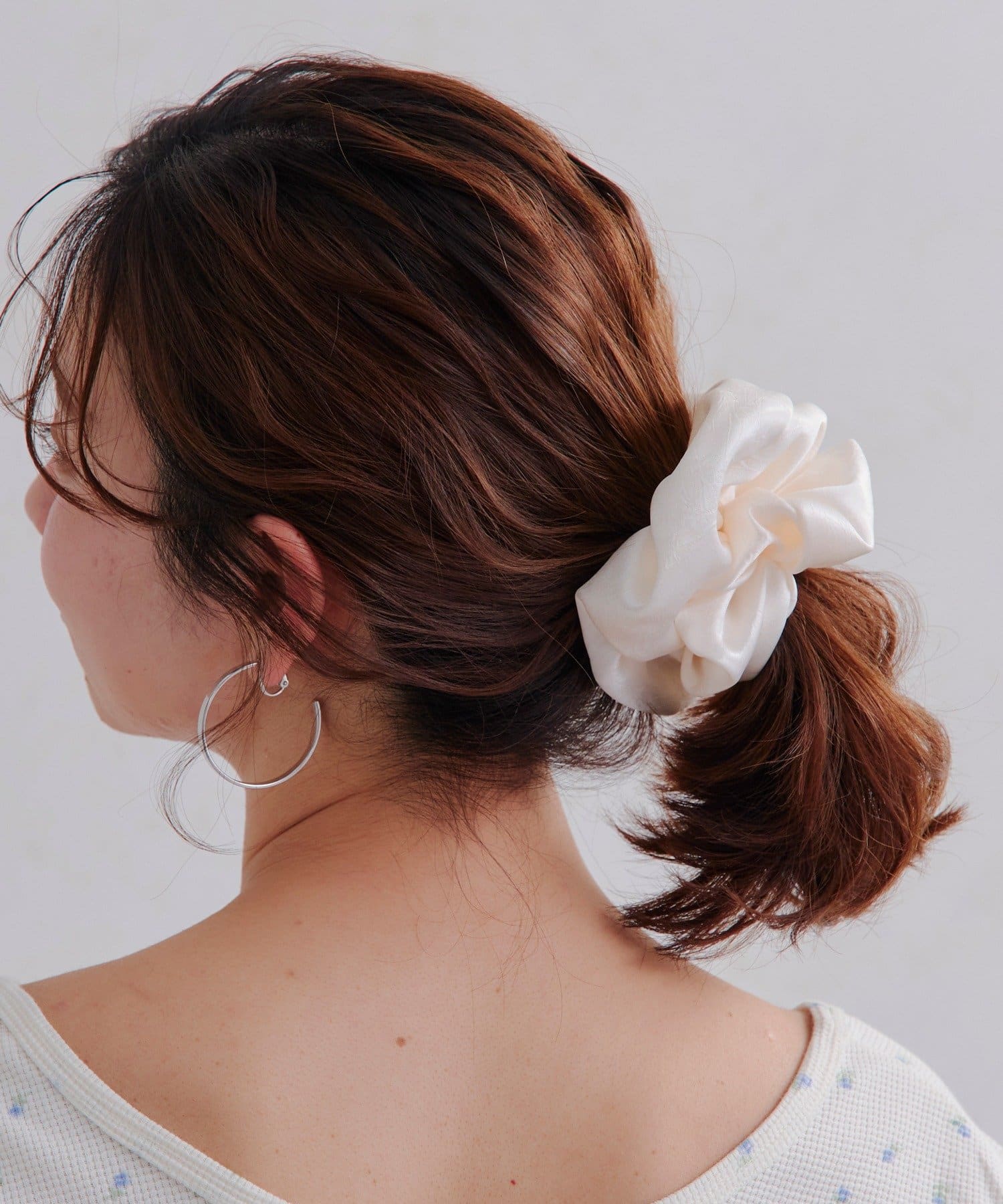 Lattice(ラティス) モチーフ付きサテンシュシュ