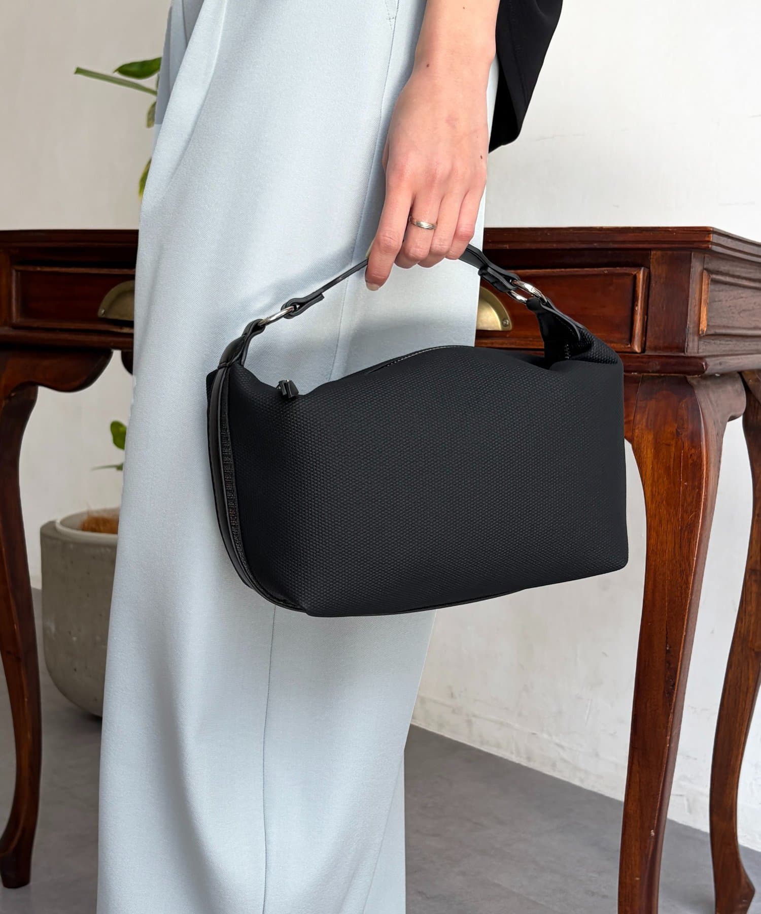 Chez toi(シェトワ) キャンバス見え合皮2WAYBAG