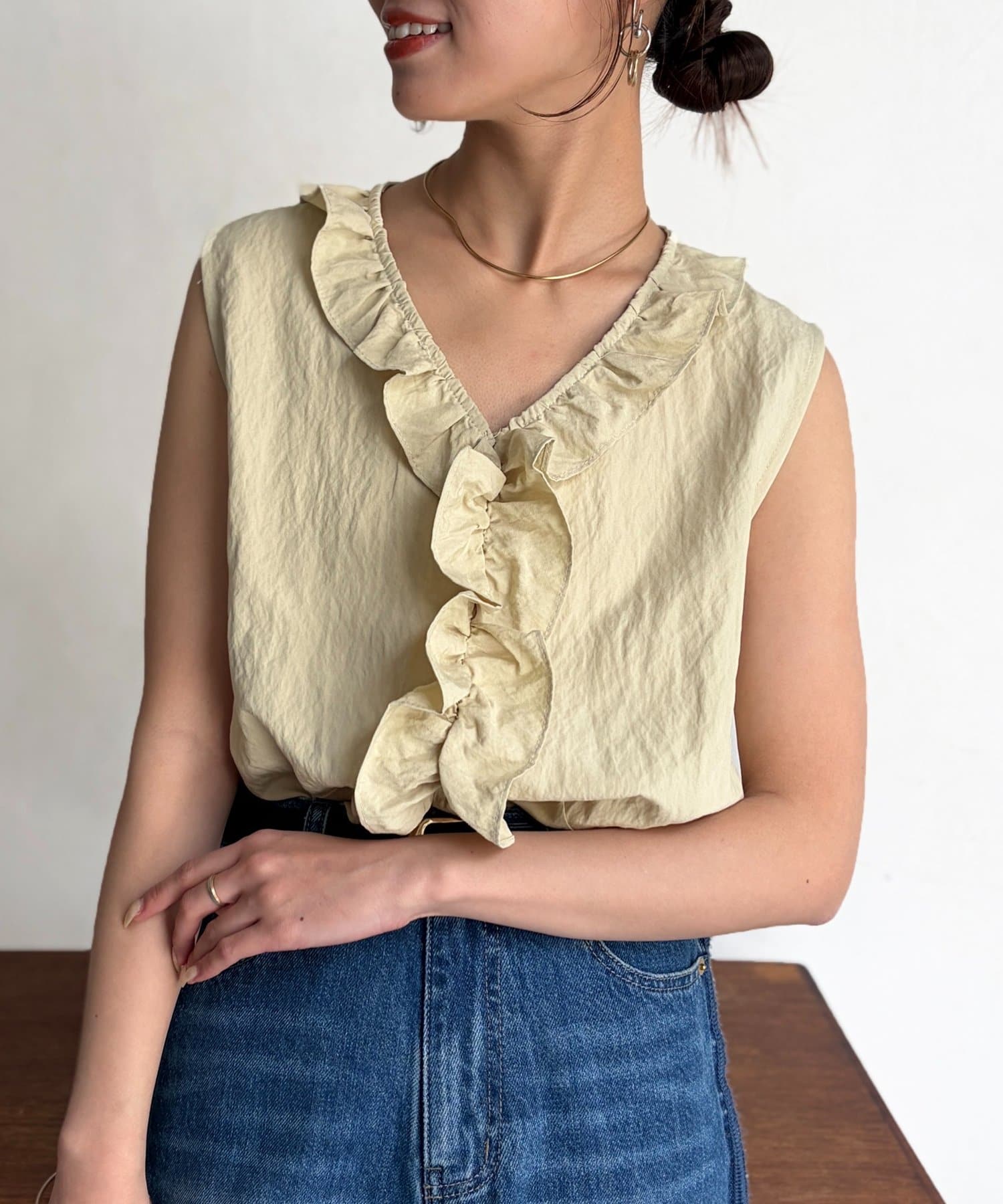 Chez toi(シェトワ) ノースリフリルブラウス