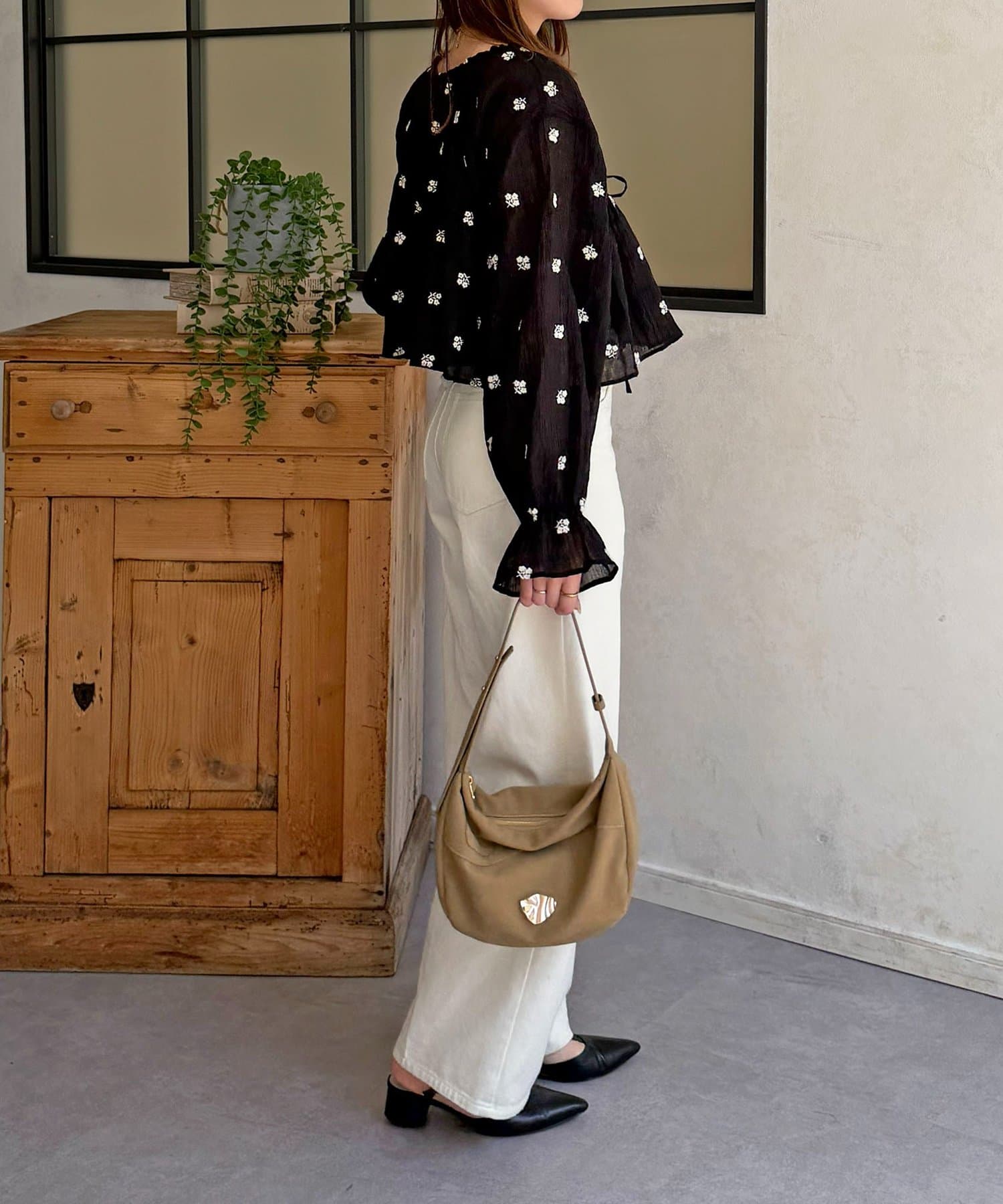 Thevon.(ゼヴォン) 楊柳リボンシャーリングシアーブラウス