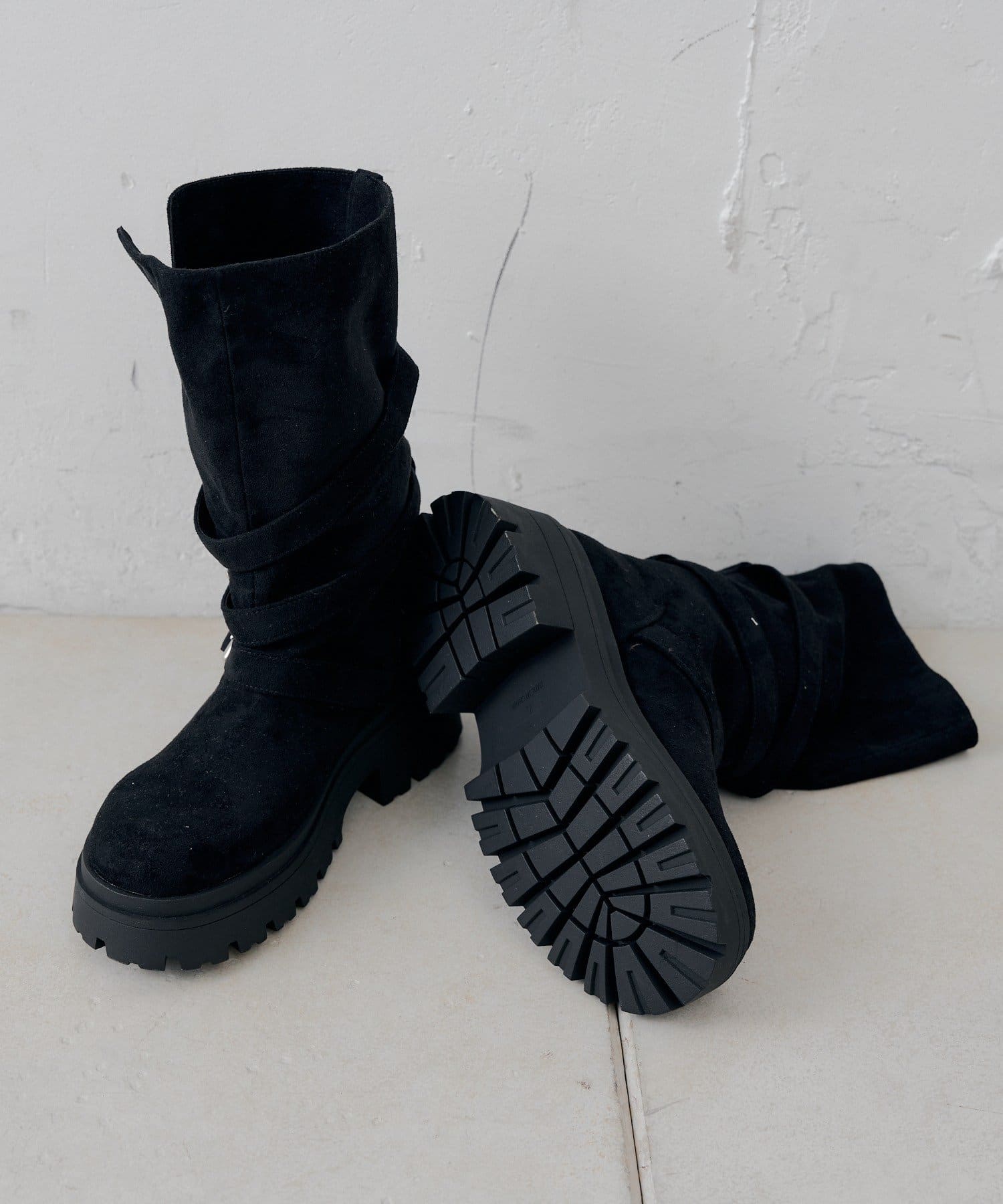 Chico(チコ) ベルトデザイン厚底ブーツ