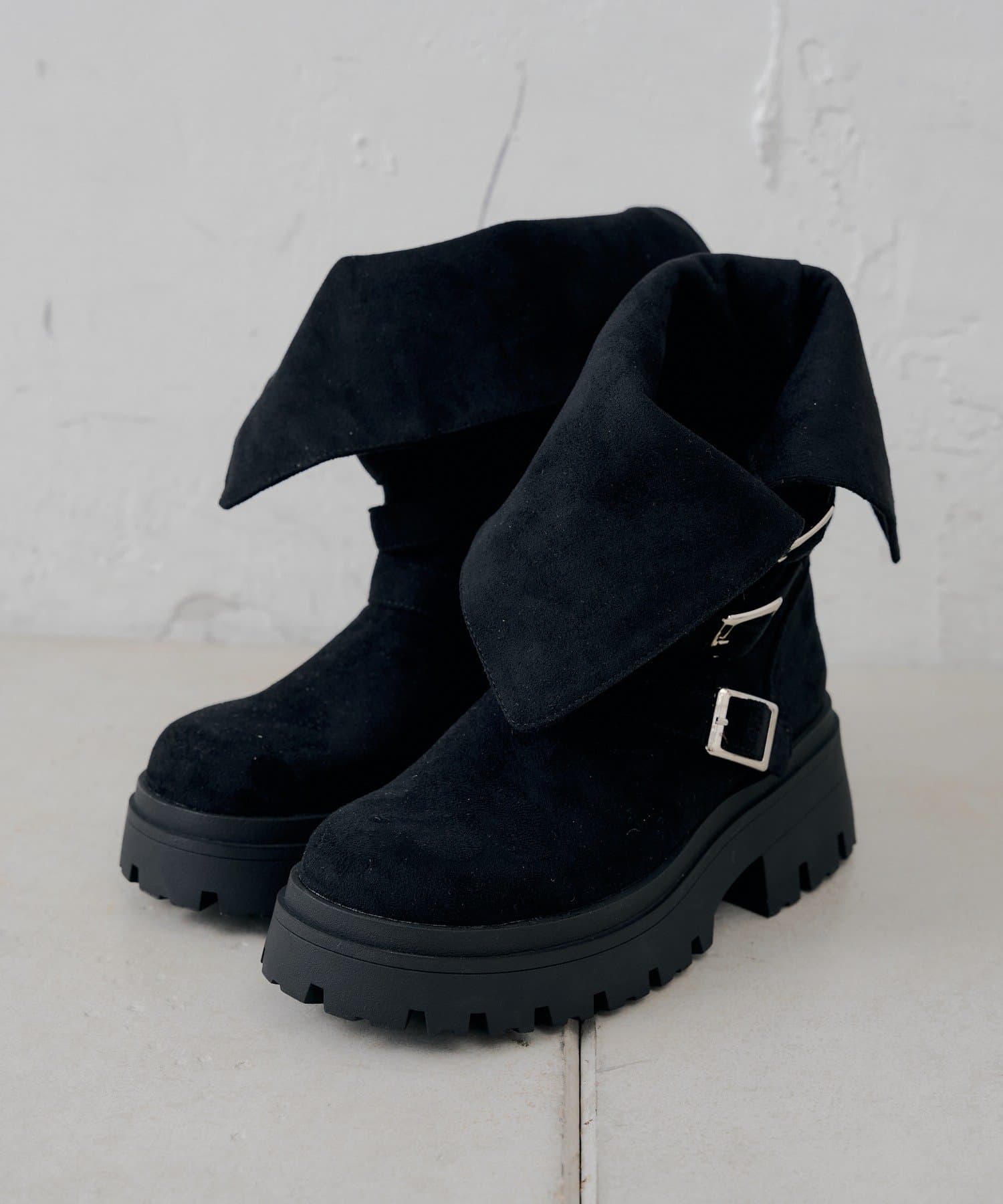 Chico(チコ) ベルトデザイン厚底ブーツ