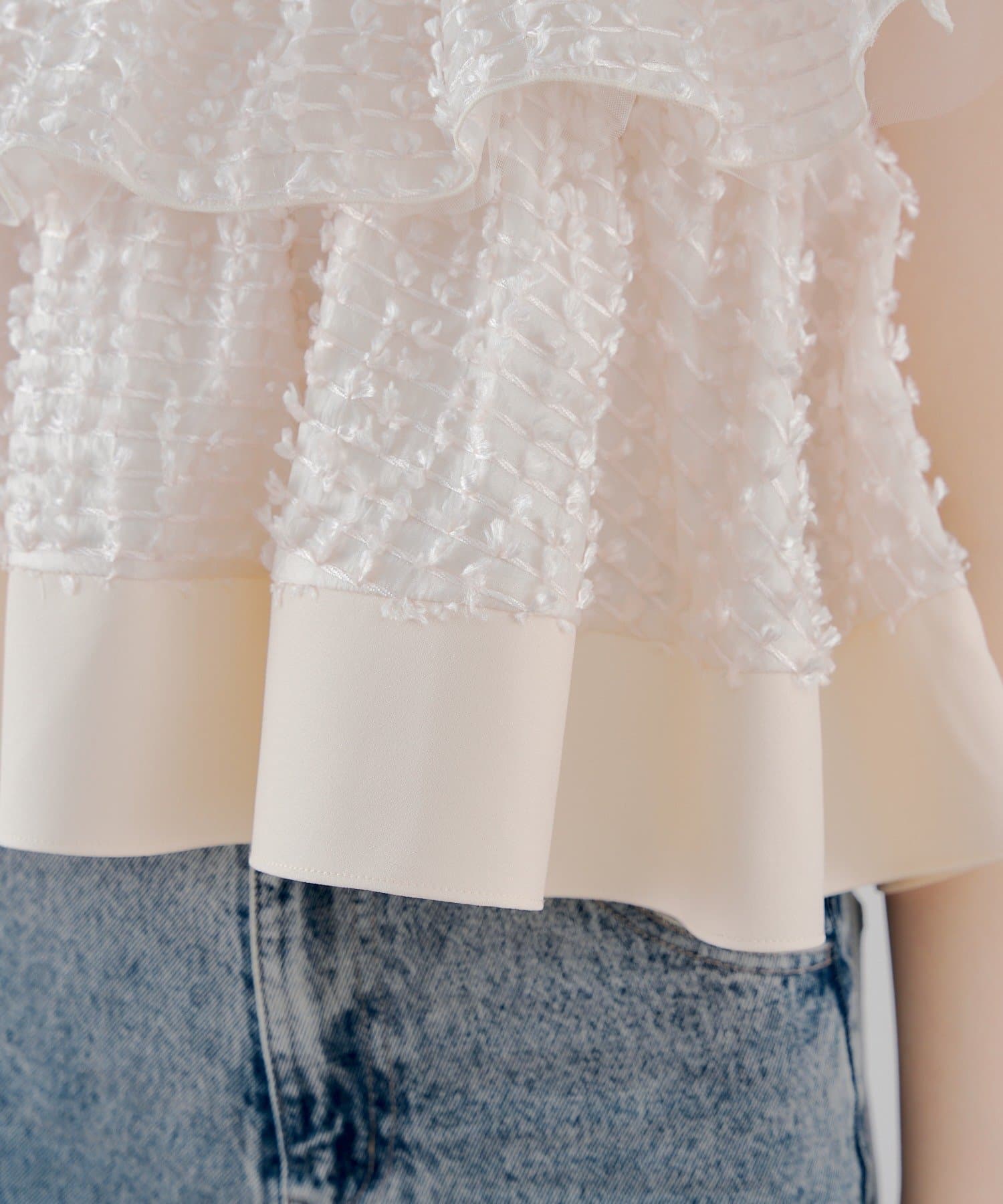 Chico(チコ) 4/9(木)0:00販売【SALON by Chico】ドビーレースティアードペプラムブラウス