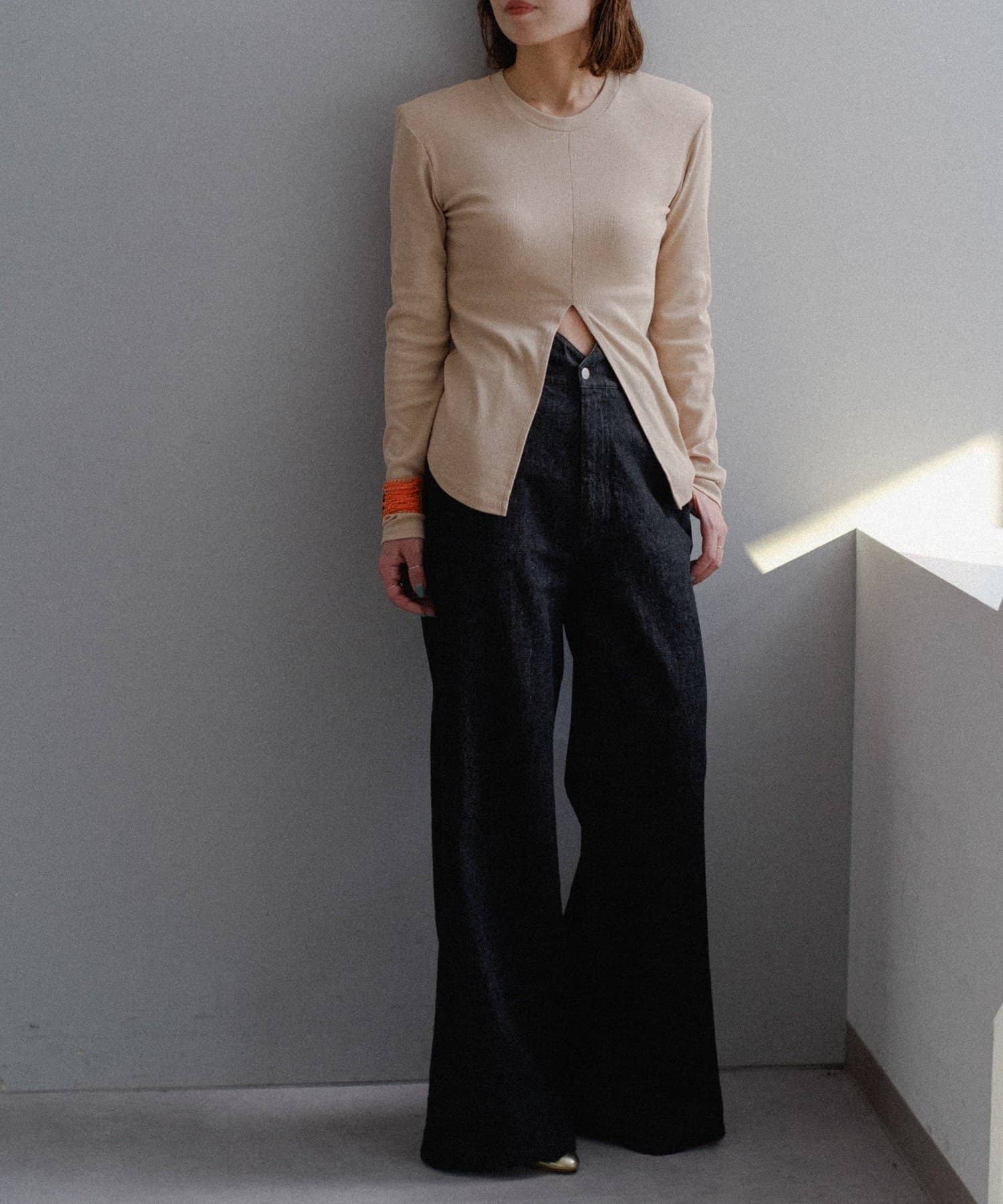 Pasterip(パセリ) 【ブラック・ピンクベージュ】Power shoulder slit Tee