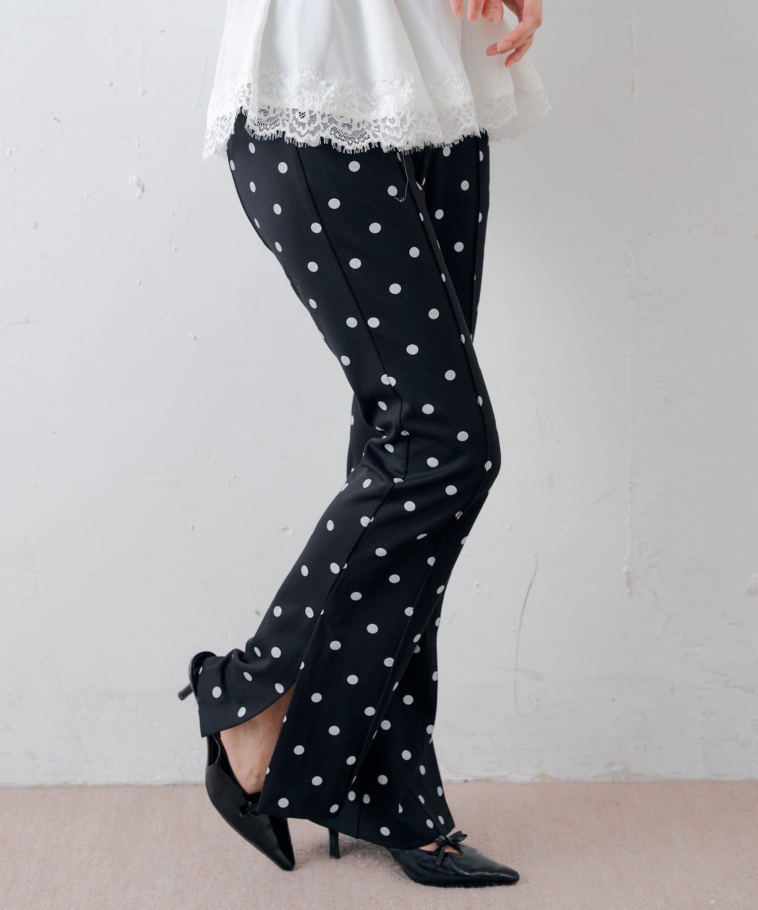 Chico(チコ) 4/9(木)0:00販売【SALON by Chico】-3kg見え/ スリットスリムフレアパンツ/ サイズ展開あり