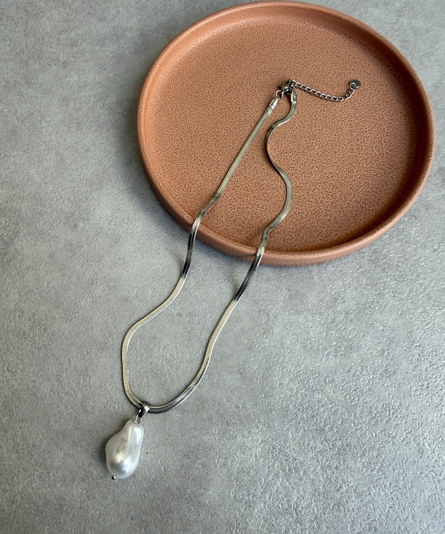 DOUDOU(ドゥドゥ) 変形1つパールネックレス