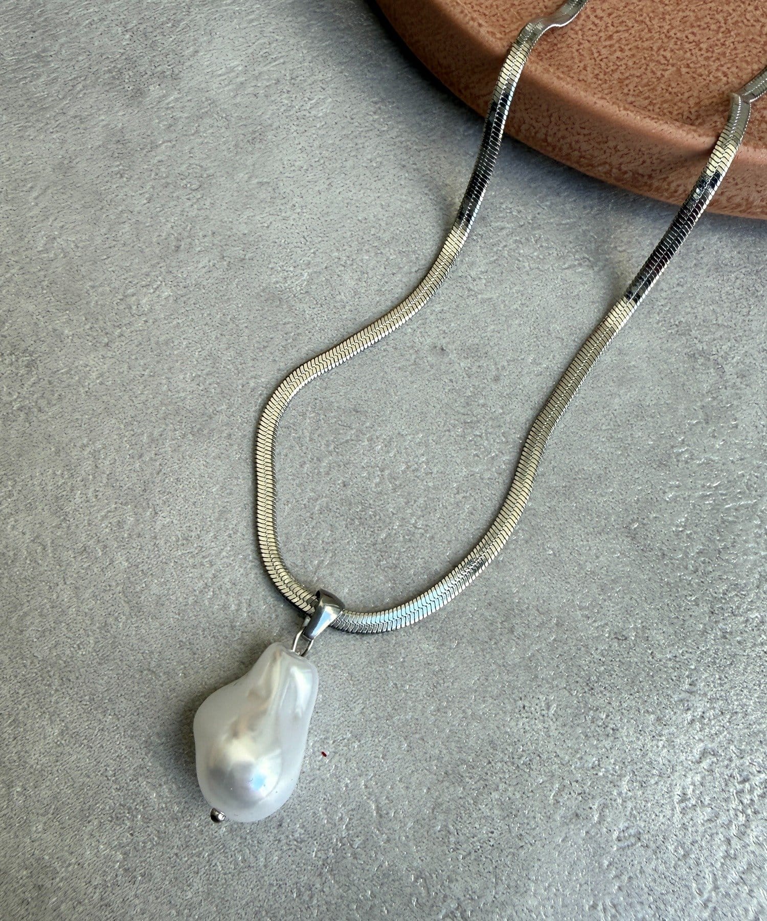 DOUDOU(ドゥドゥ) 変形1つパールネックレス