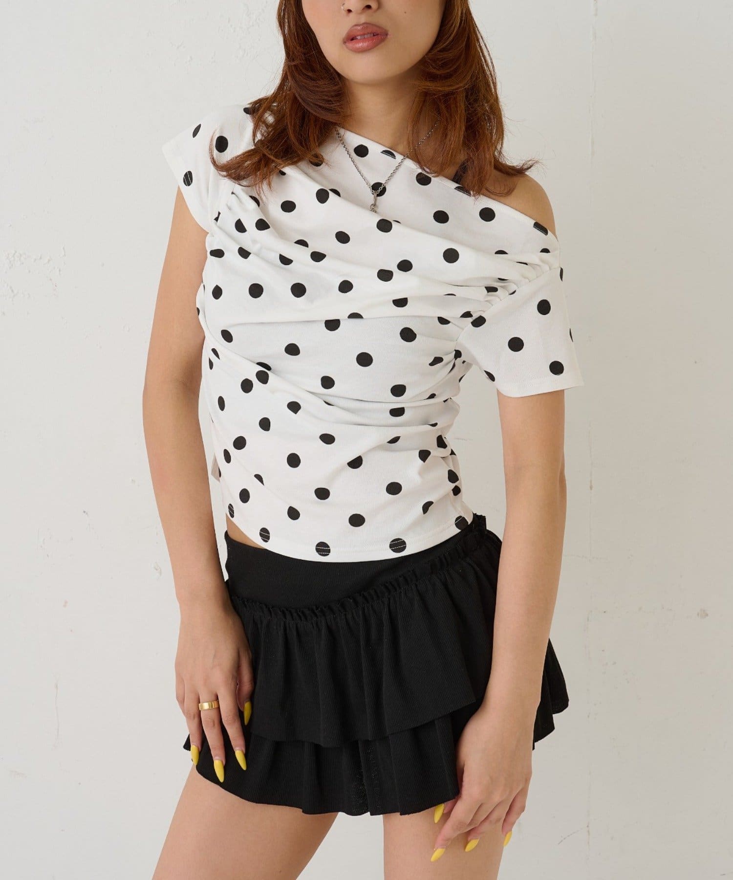 WHO’S WHO gallery(フーズフーギャラリー) ギャザーオフショルドットトップス