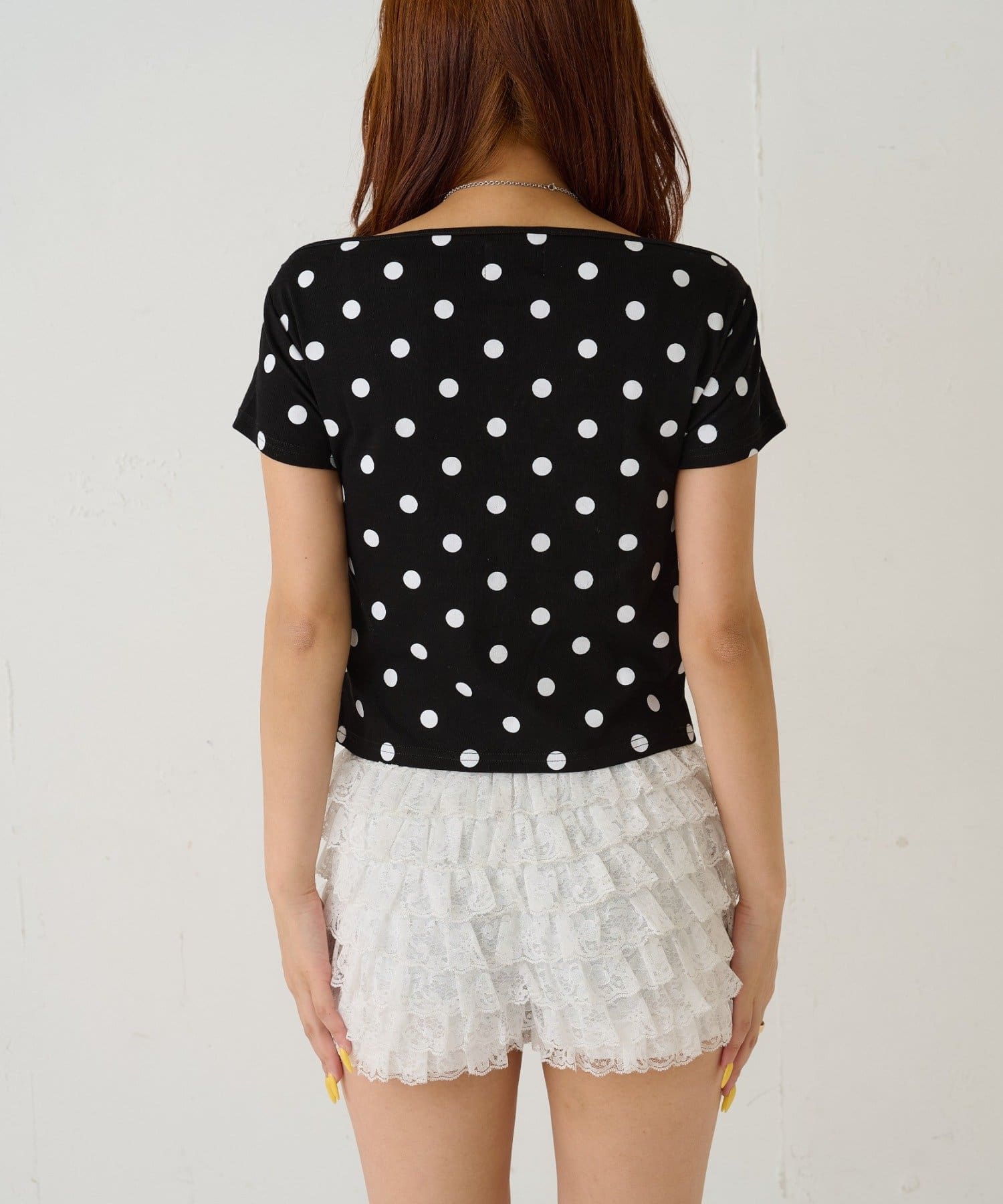 WHO’S WHO gallery(フーズフーギャラリー) ギャザーオフショルドットトップス