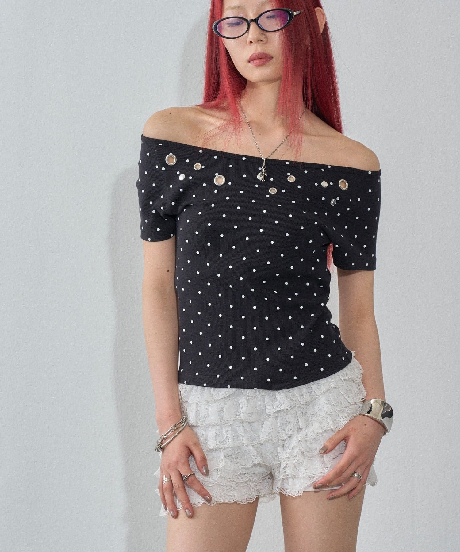 WHO’S WHO gallery(フーズフーギャラリー) 【WEB限定】ハトメオフショル半袖トップス（無地/ドット）