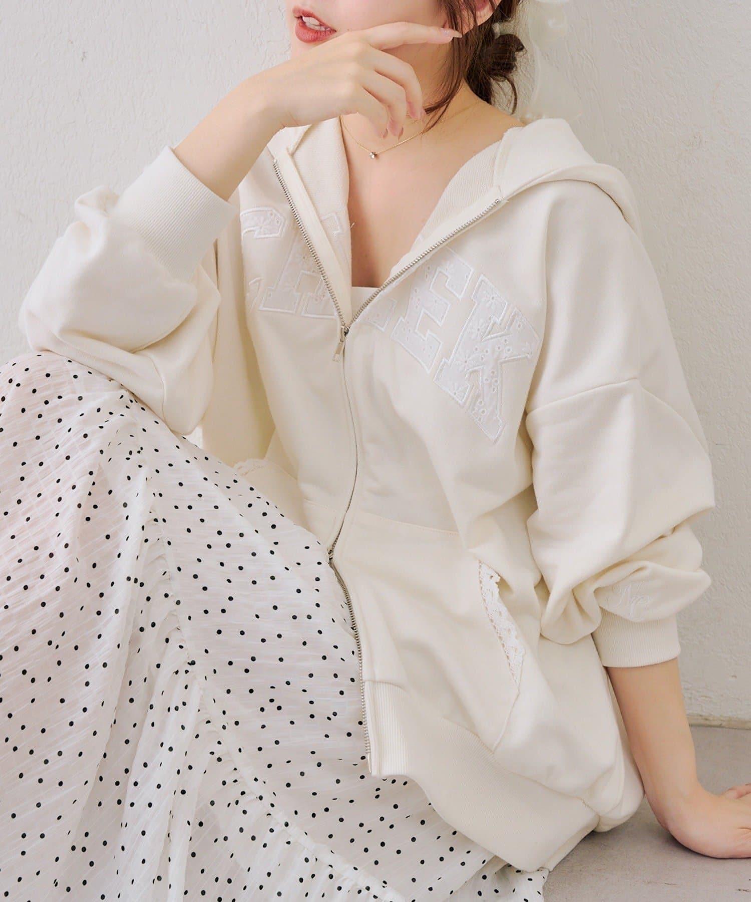 NICE CLAUP / OLIVE des OLIVE OUTLET(ナイスクラップ  / オリーブ デ オリーブ アウトレット) 【continuer】レースロゴ裏毛パーカー