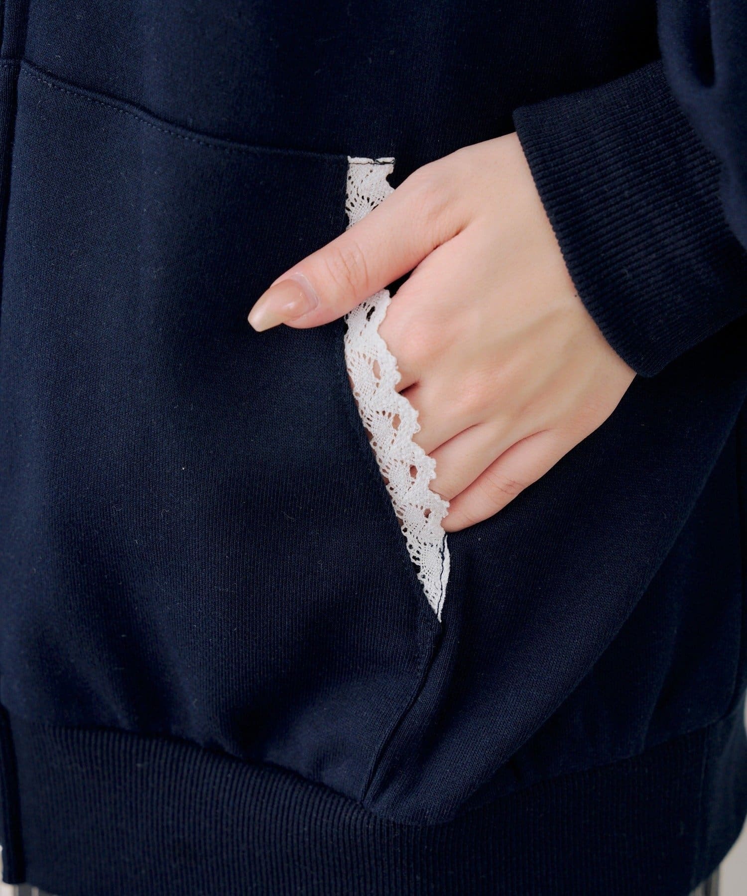 NICE CLAUP / OLIVE des OLIVE OUTLET(ナイスクラップ  / オリーブ デ オリーブ アウトレット) 【continuer】レースロゴ裏毛パーカー