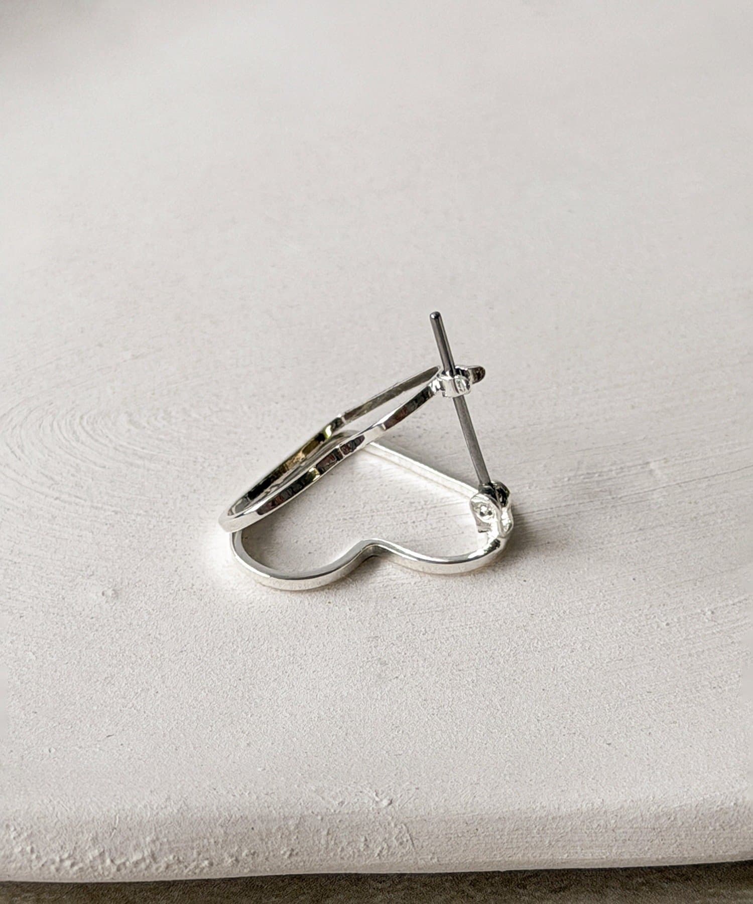 3COINS(スリーコインズ) ラインハートワンタッチピアス