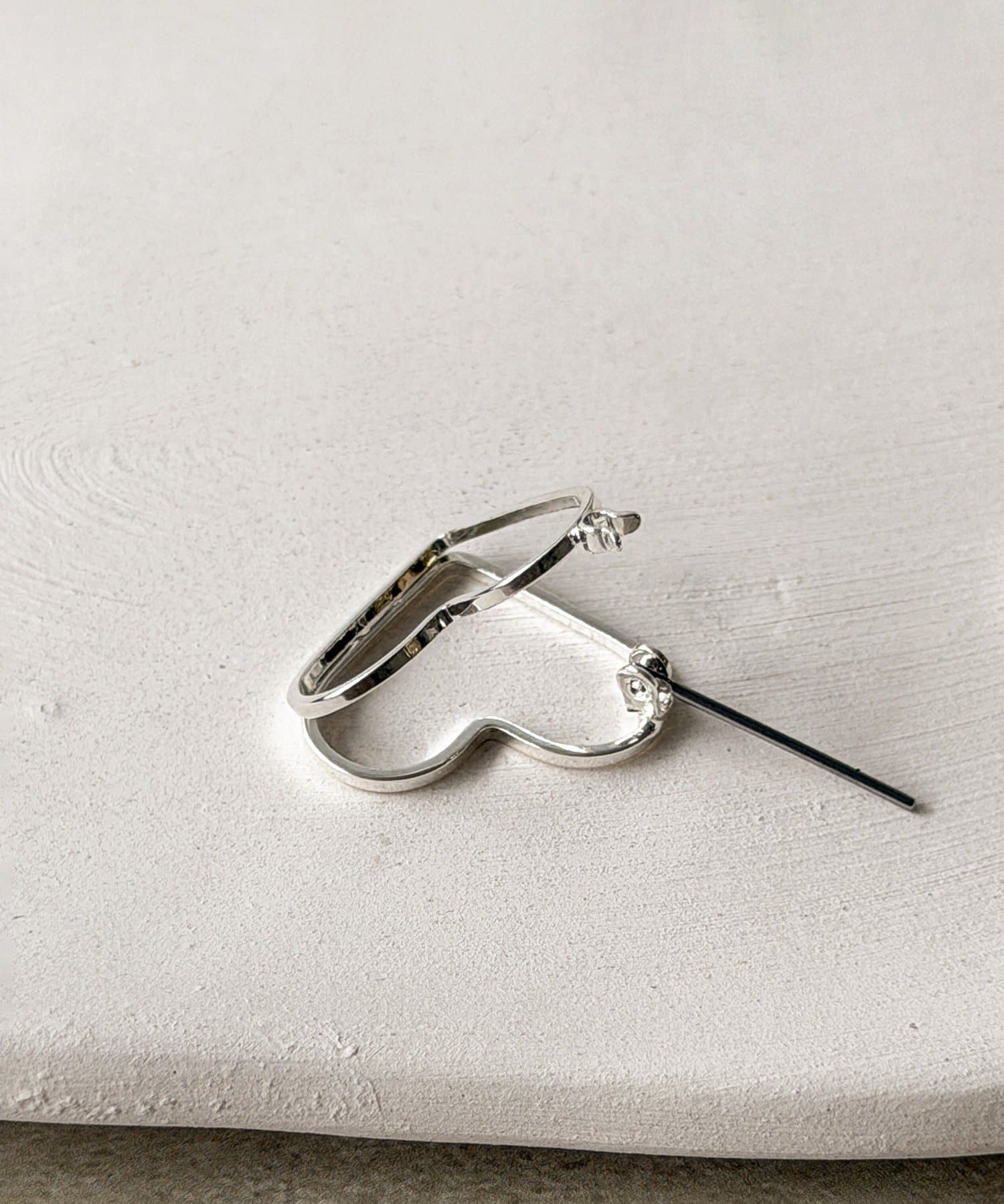 3COINS(スリーコインズ) ラインハートワンタッチピアス