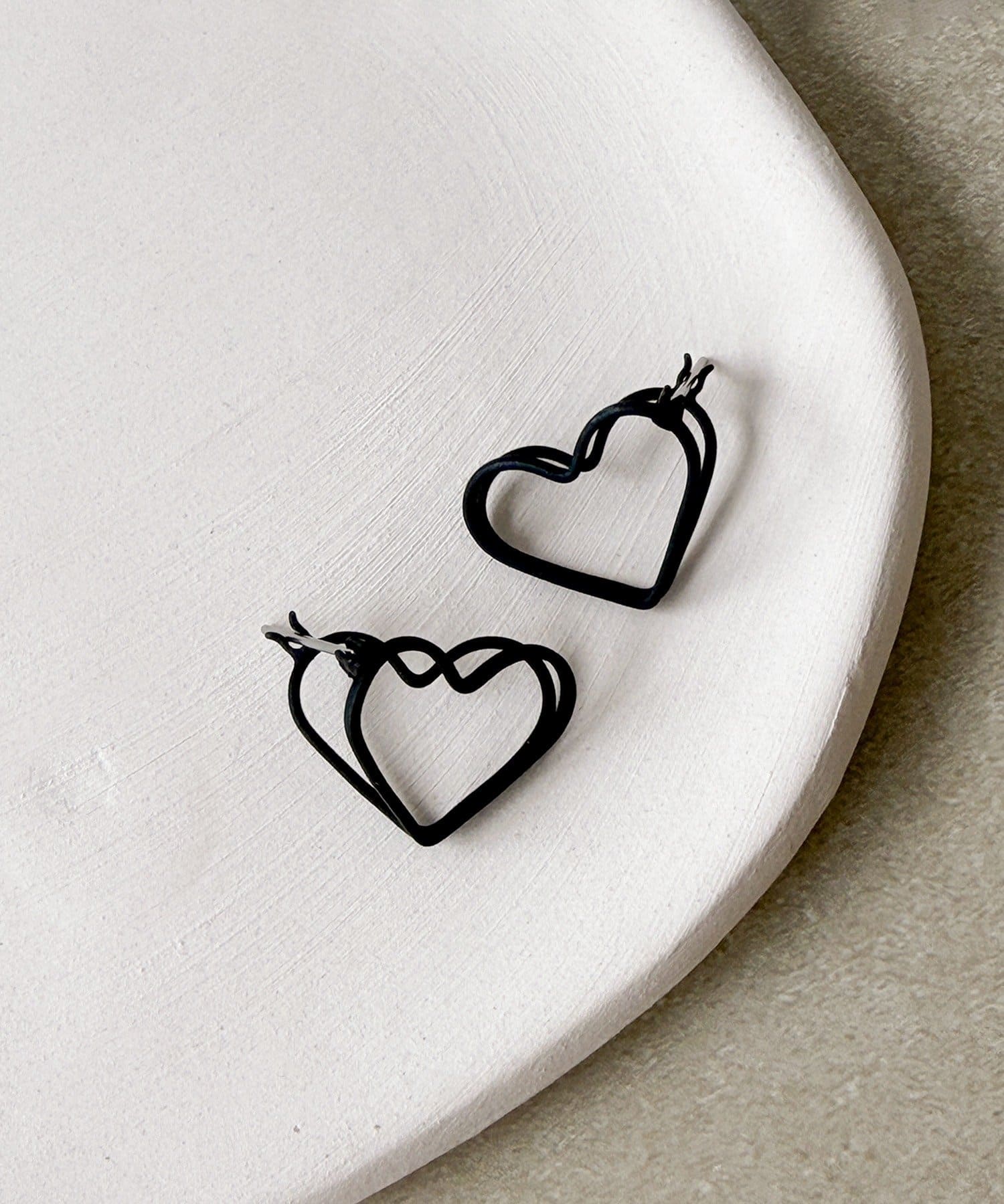 3COINS(スリーコインズ) ラインハートワンタッチピアス