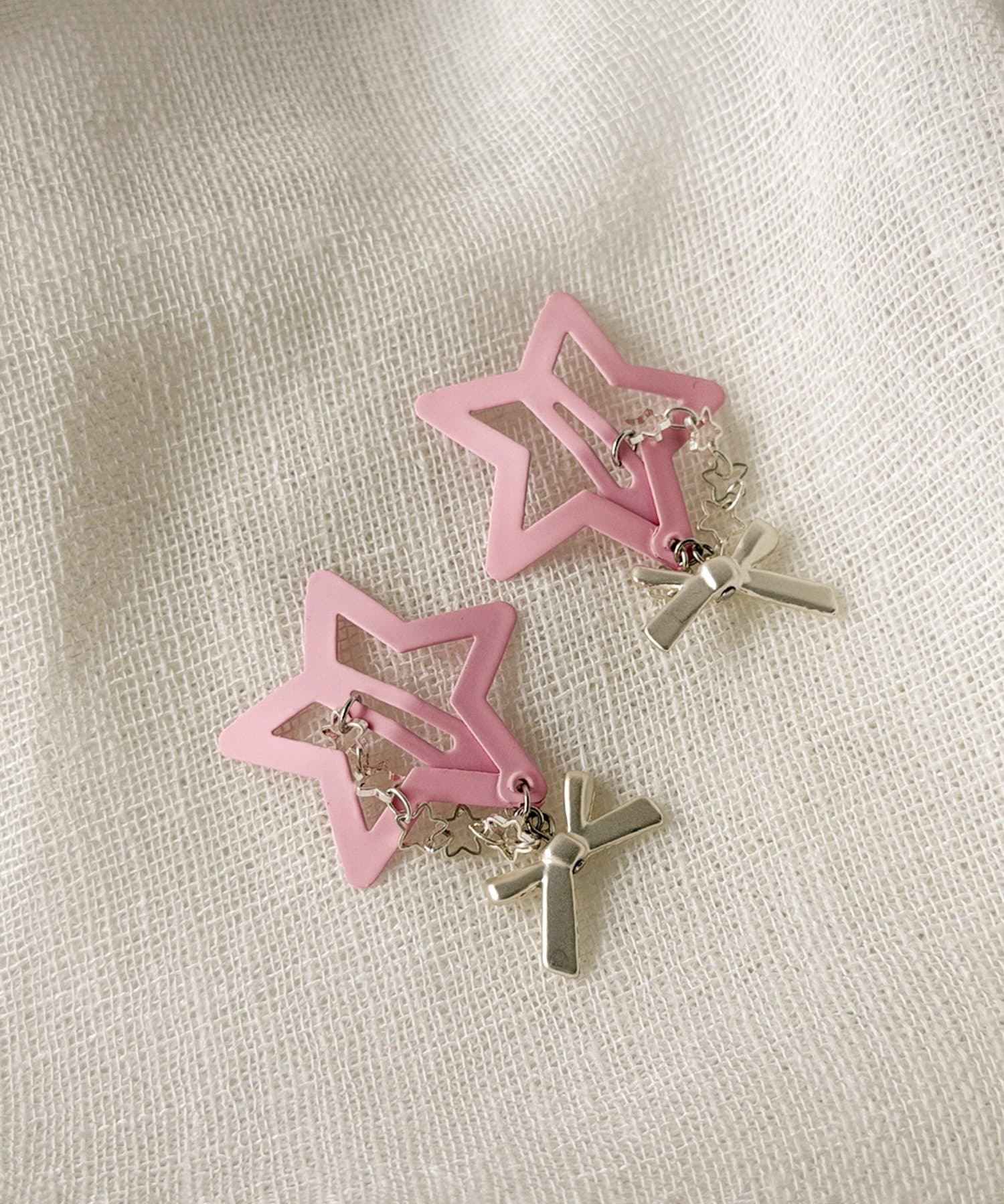 3COINS(スリーコインズ) リボンチェーンスターパッチンピン2個セット／KIDS