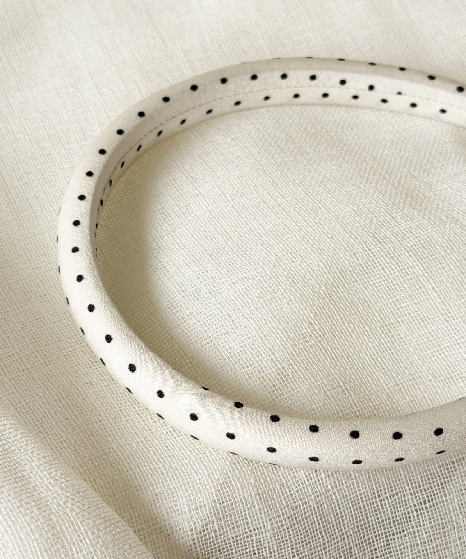 3COINS(スリーコインズ) ドットサテンカチューシャ／KIDS