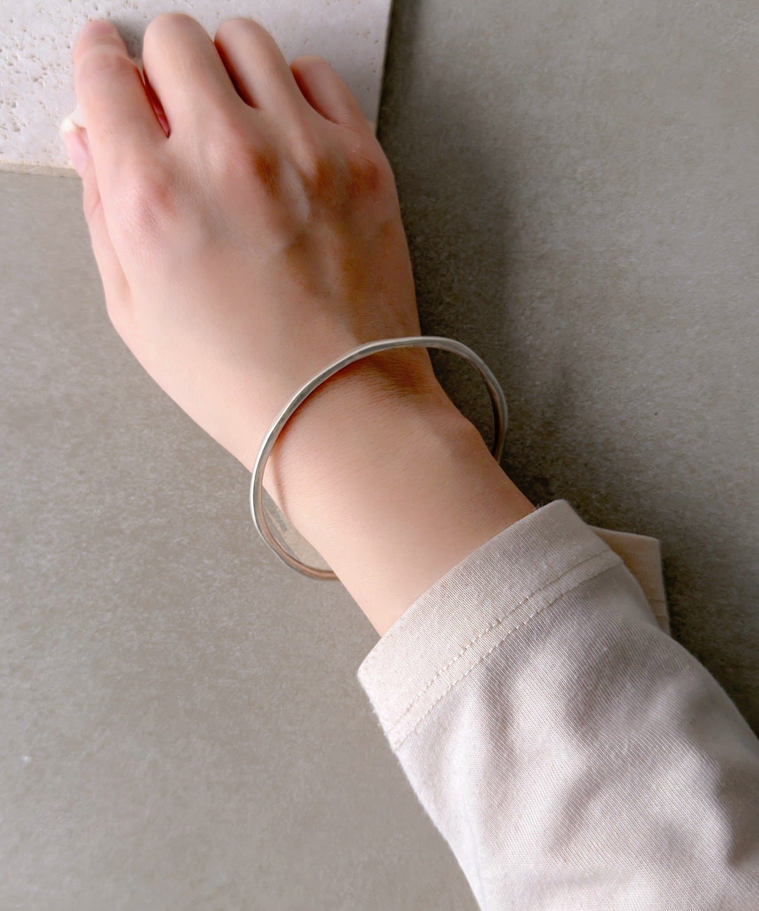 3COINS(スリーコインズ) シンプルメタルバングル