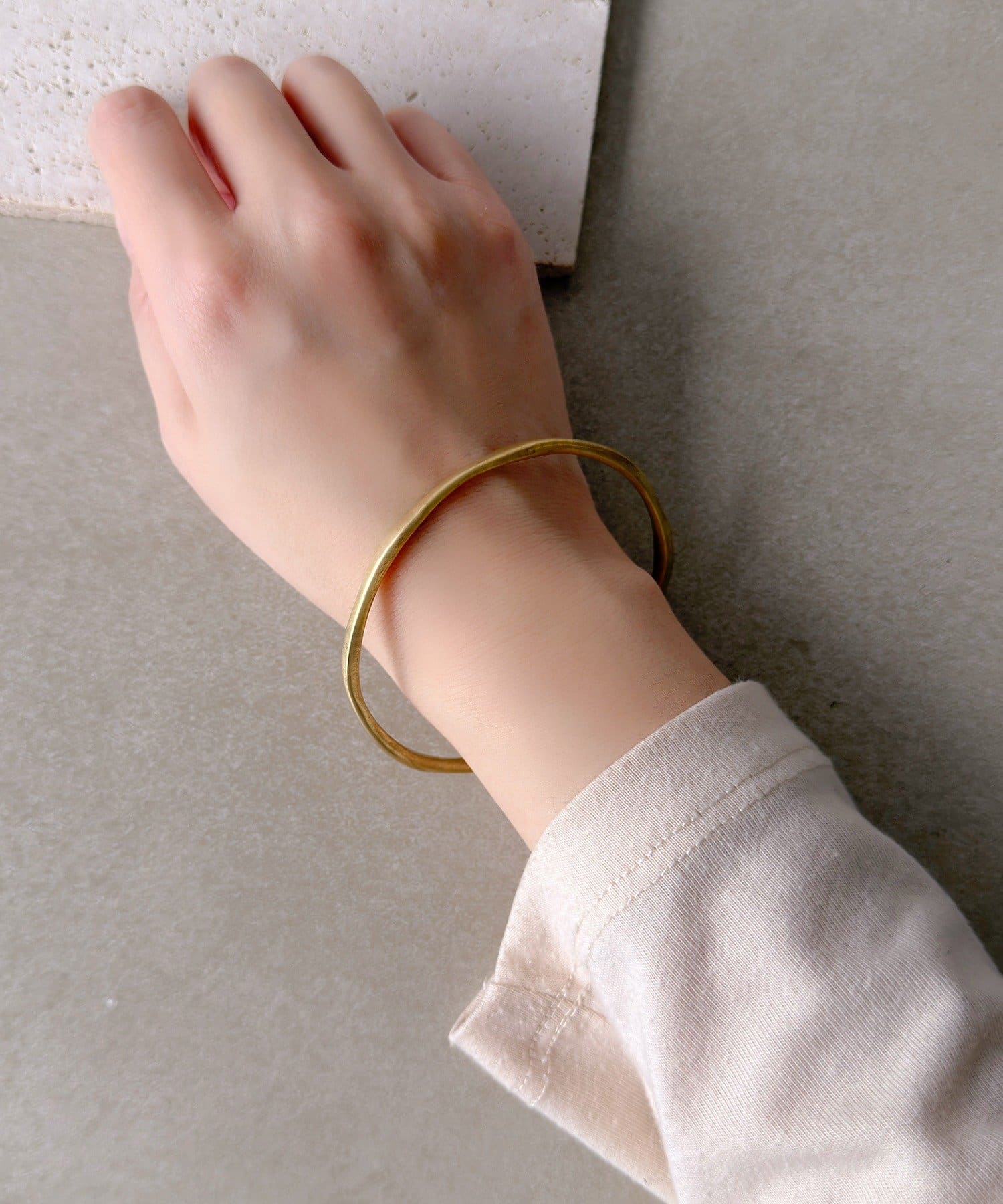 3COINS(スリーコインズ) シンプルメタルバングル