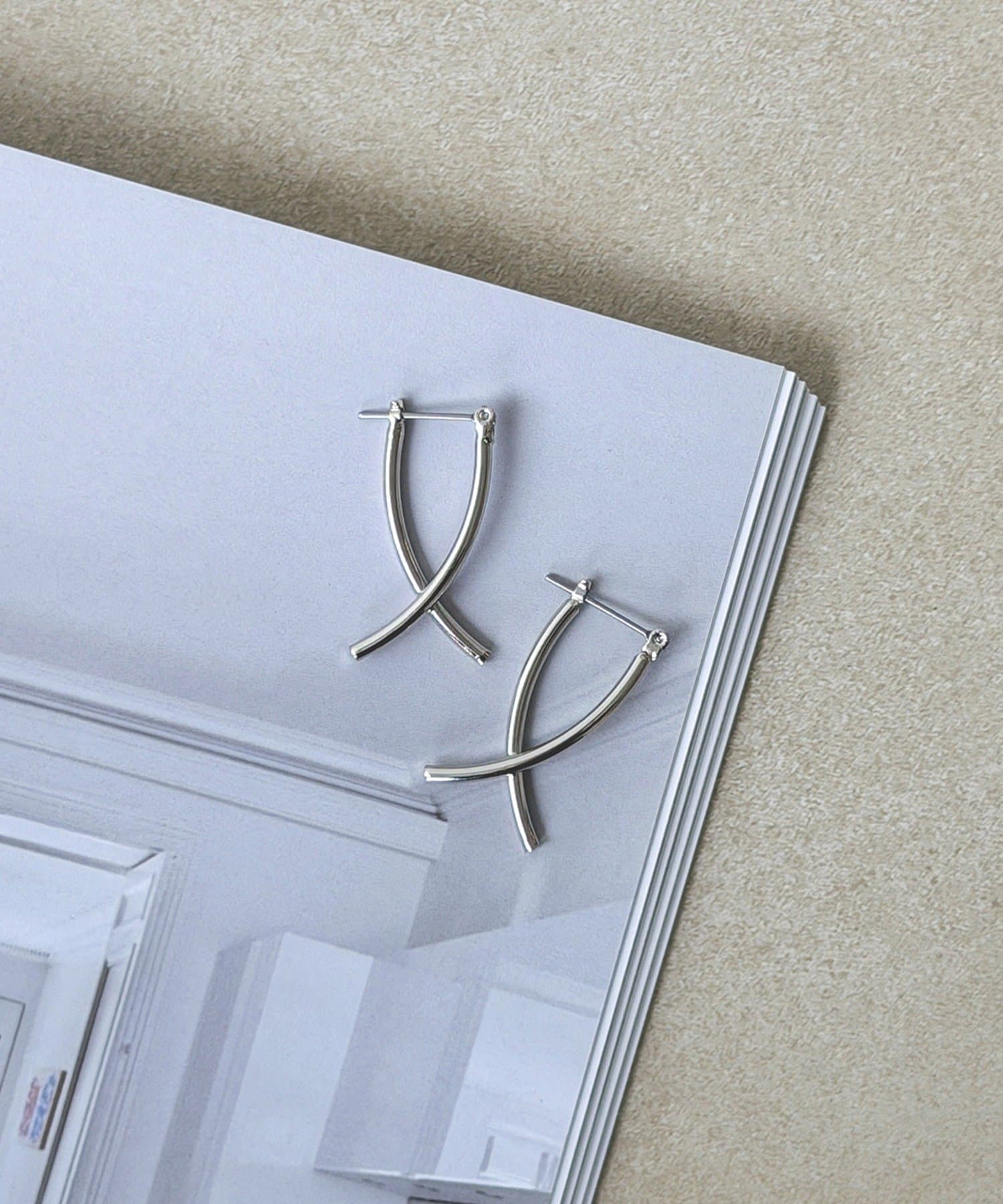 3COINS(スリーコインズ) ラインクロスワンタッチピアス