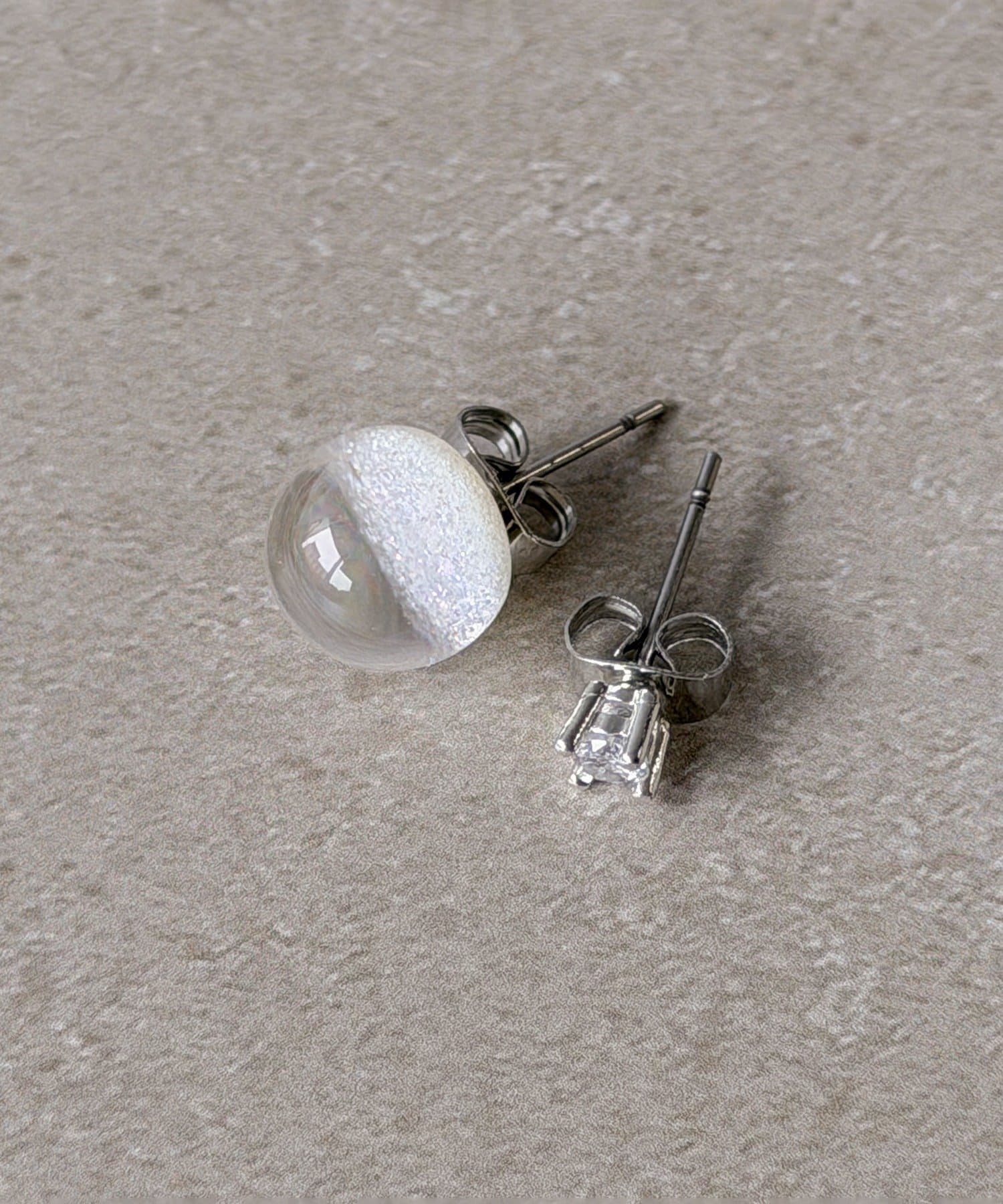 3COINS(スリーコインズ) ラメクリアボールピアス4個セット